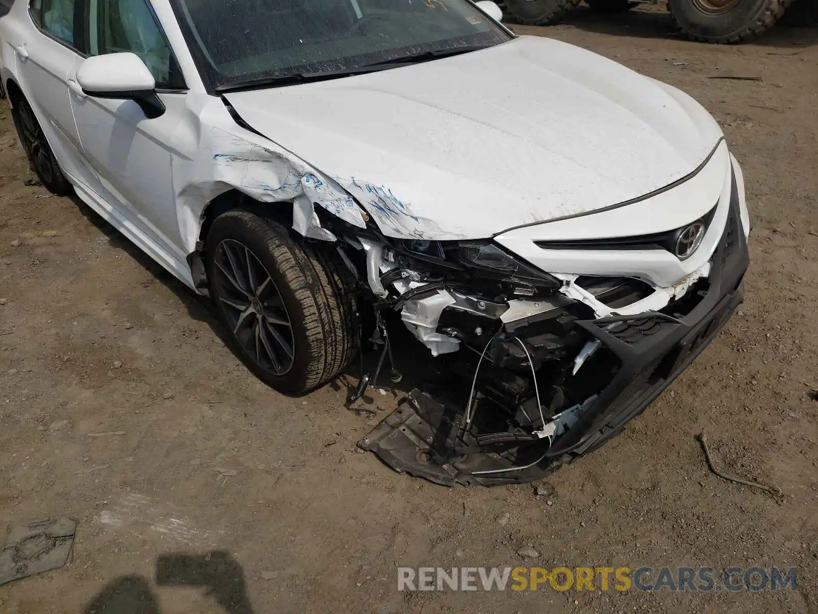 9 Photograph of a damaged car 4T1G11AKXMU513543 TOYOTA CAMRY 2021