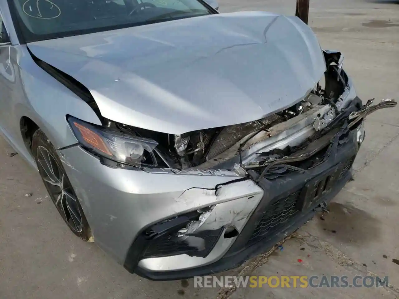 9 Photograph of a damaged car 4T1G11AKXMU516331 TOYOTA CAMRY 2021