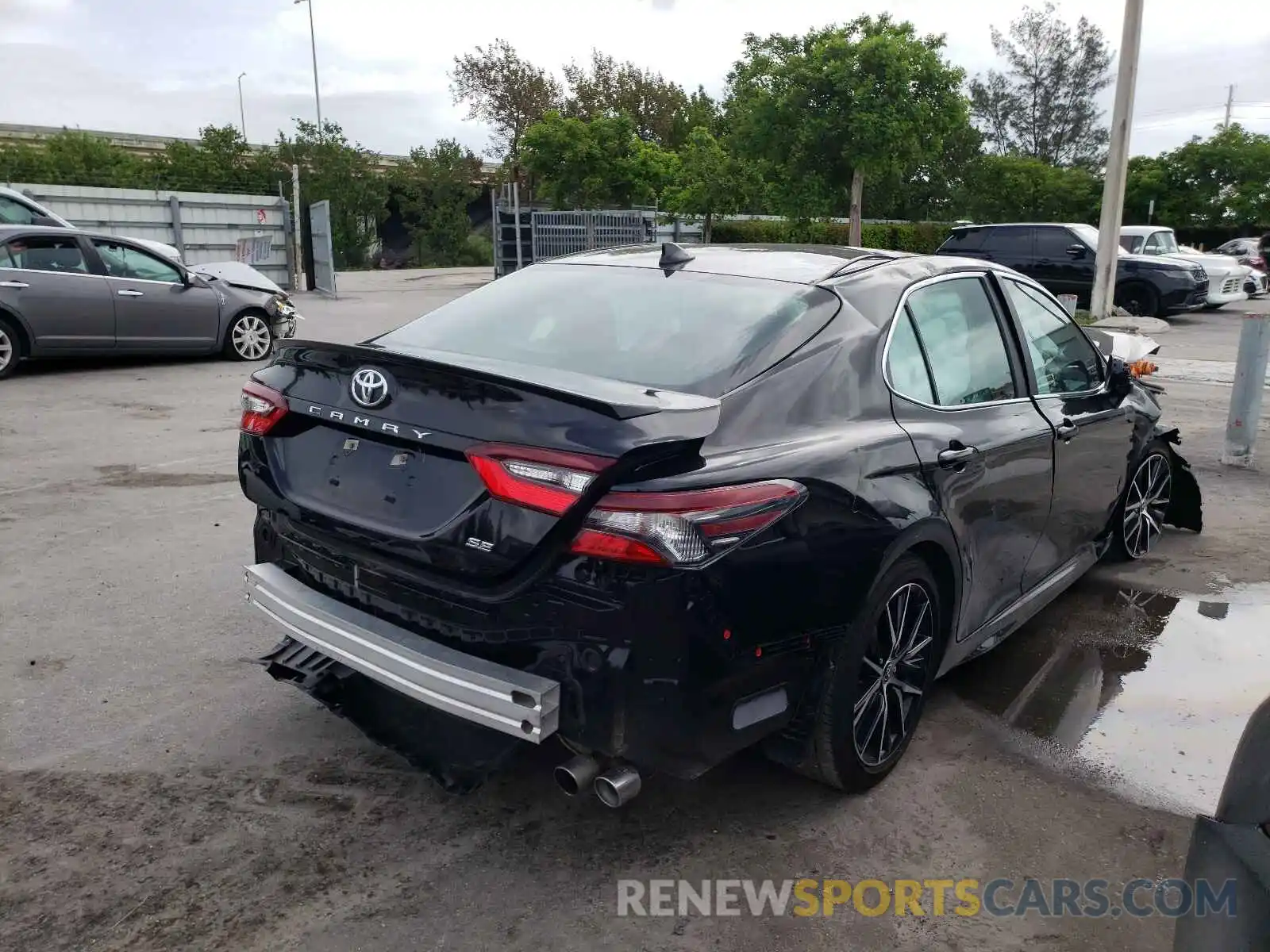 4 Photograph of a damaged car 4T1G11AKXMU517639 TOYOTA CAMRY 2021