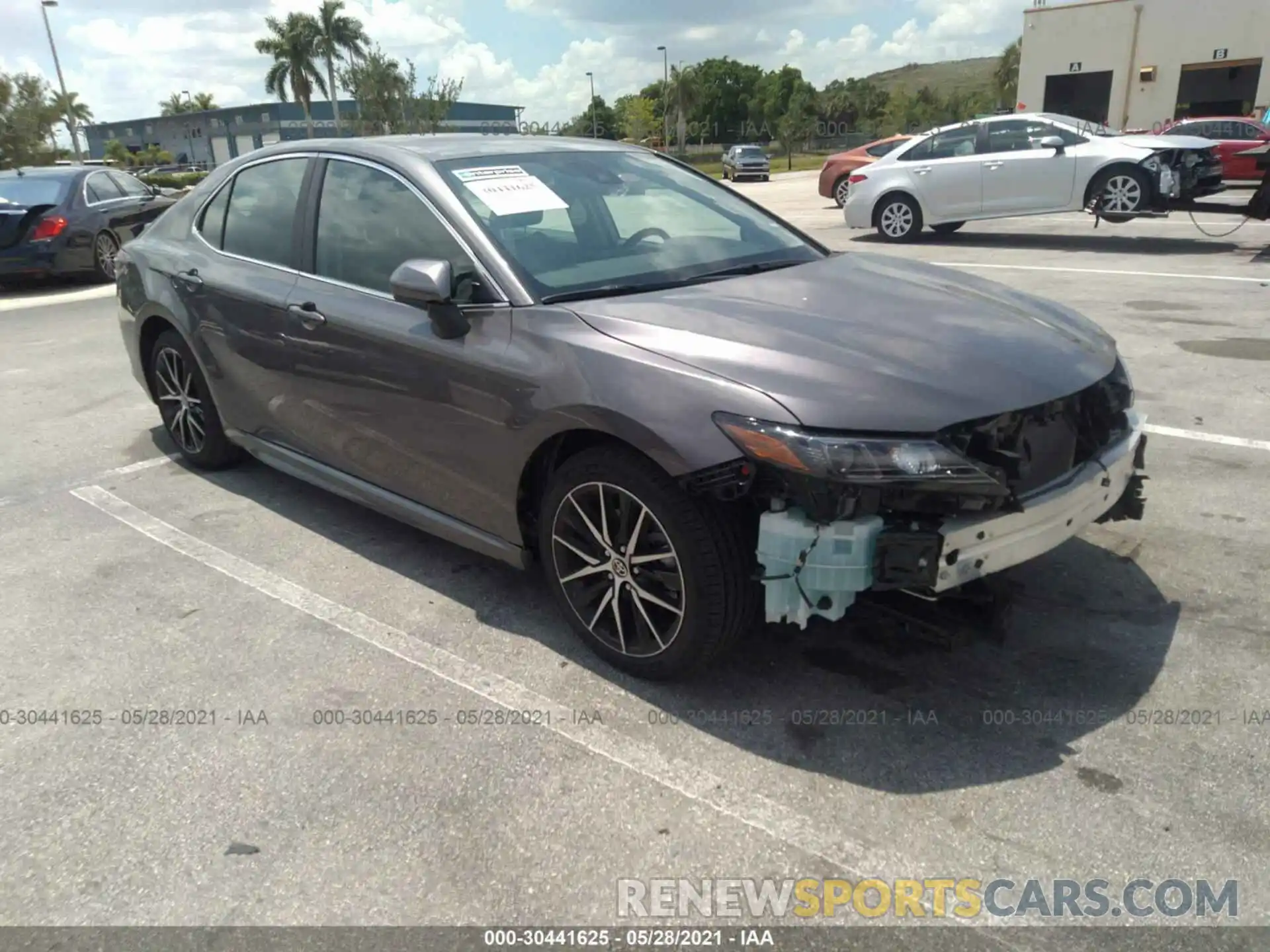 1 Photograph of a damaged car 4T1G11AKXMU525031 TOYOTA CAMRY 2021