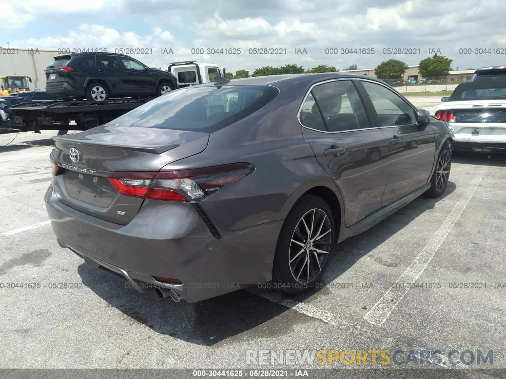 4 Photograph of a damaged car 4T1G11AKXMU525031 TOYOTA CAMRY 2021