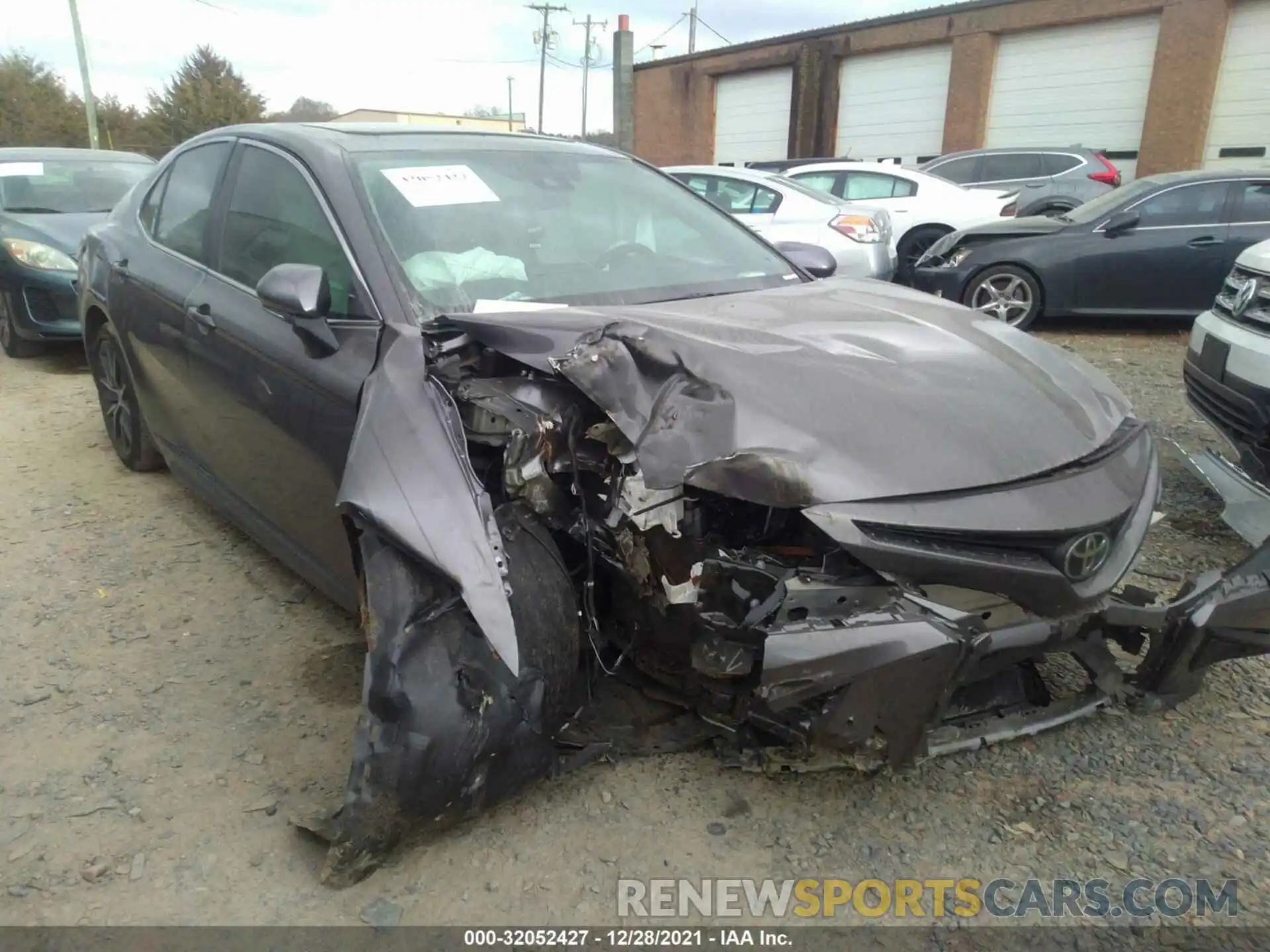 1 Photograph of a damaged car 4T1G11AKXMU527667 TOYOTA CAMRY 2021