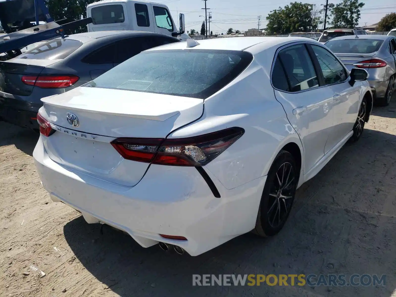 4 Photograph of a damaged car 4T1G11AKXMU532853 TOYOTA CAMRY 2021