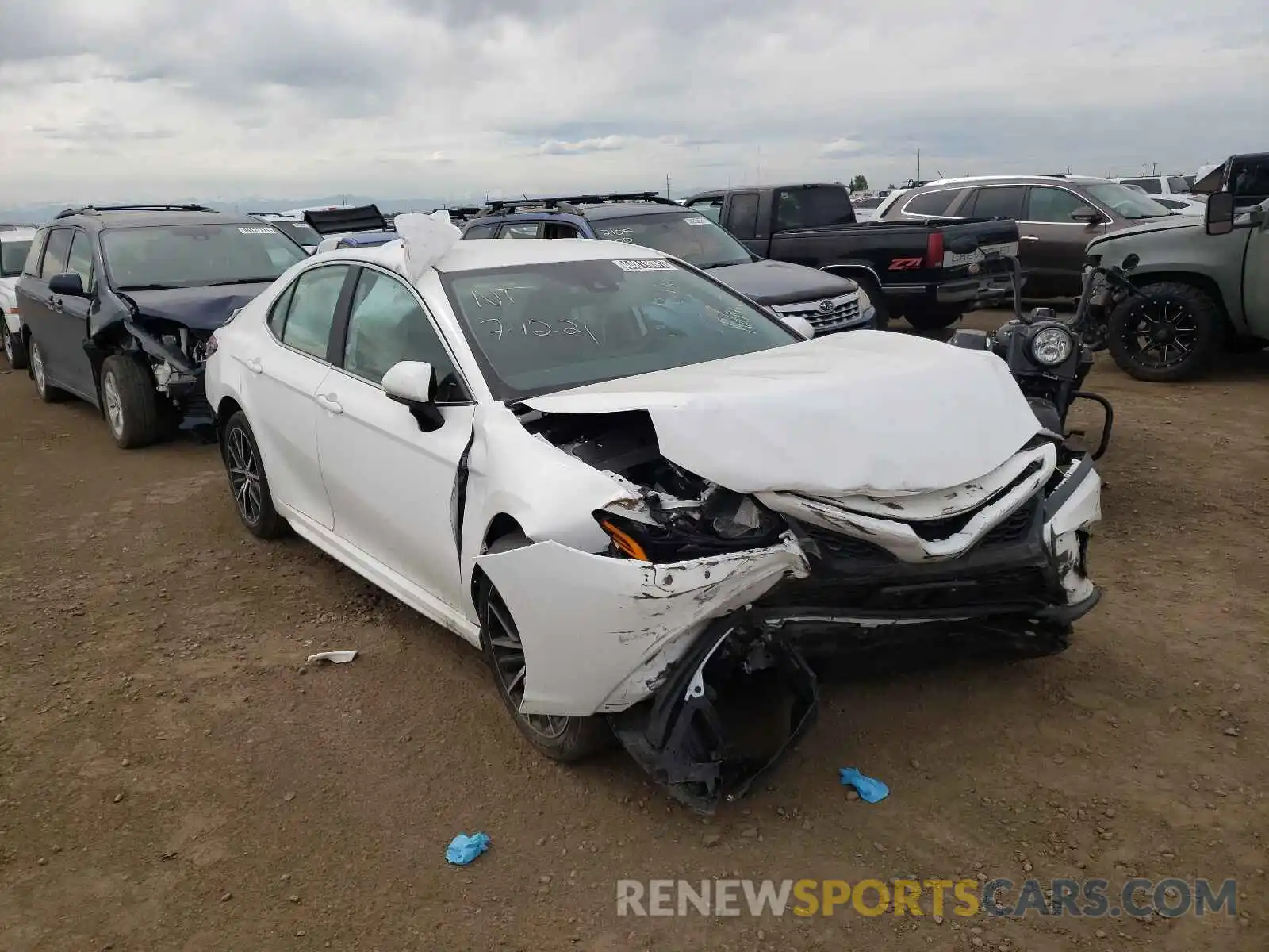 1 Photograph of a damaged car 4T1G11AKXMU542282 TOYOTA CAMRY 2021