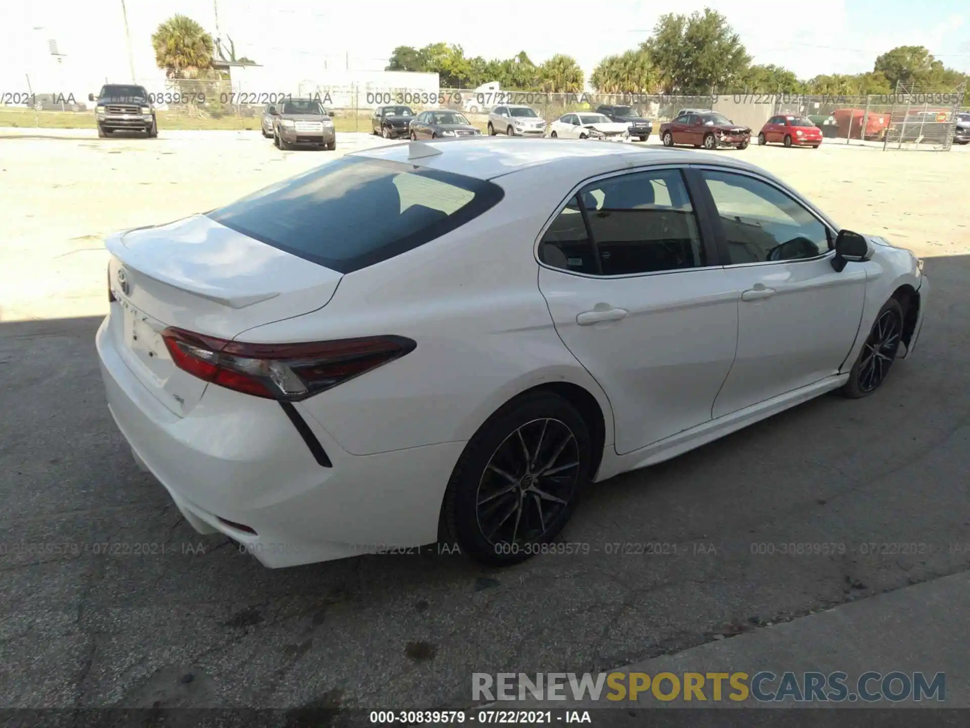 4 Photograph of a damaged car 4T1G11AKXMU559762 TOYOTA CAMRY 2021