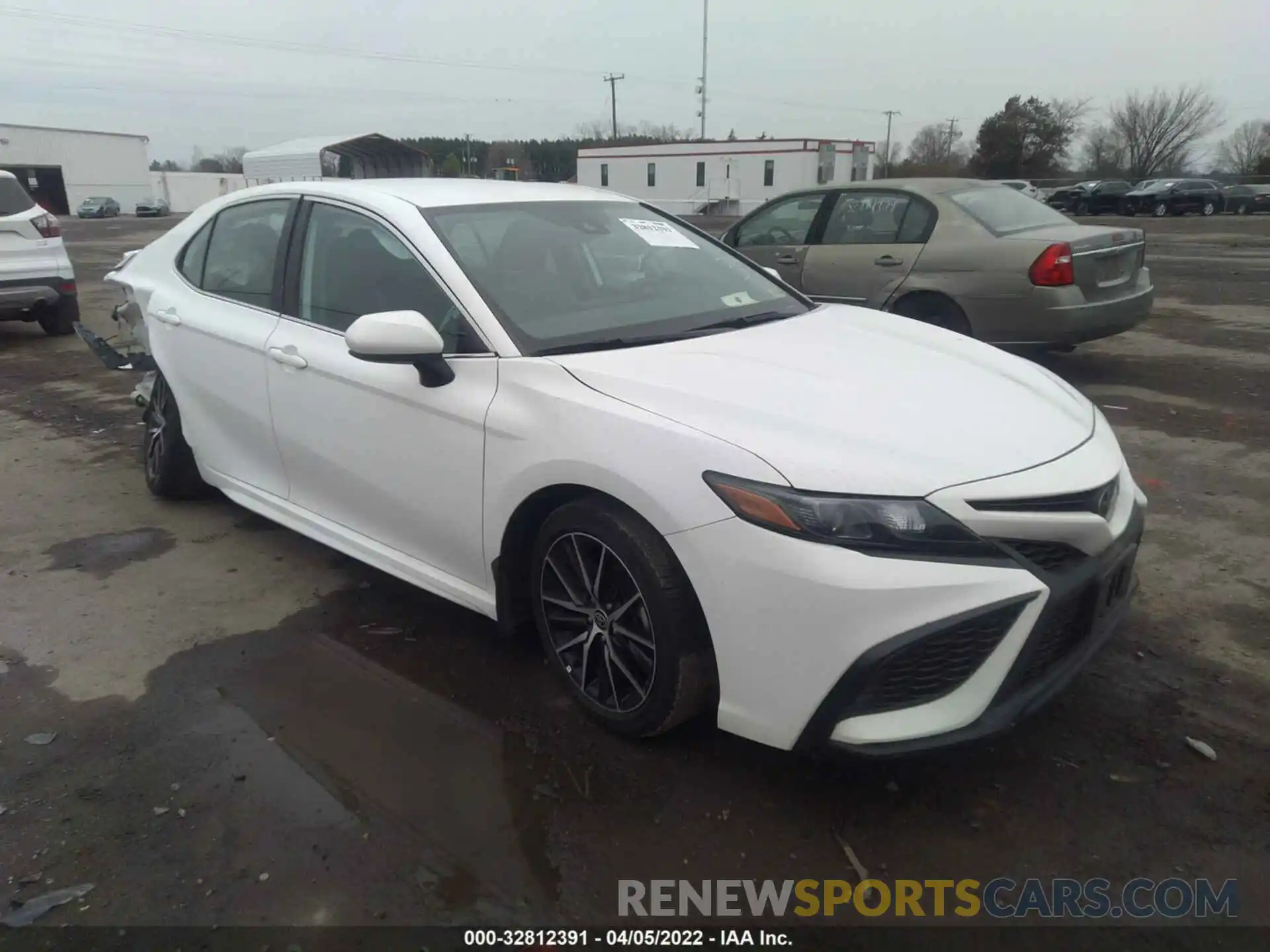 1 Photograph of a damaged car 4T1G11AKXMU570857 TOYOTA CAMRY 2021