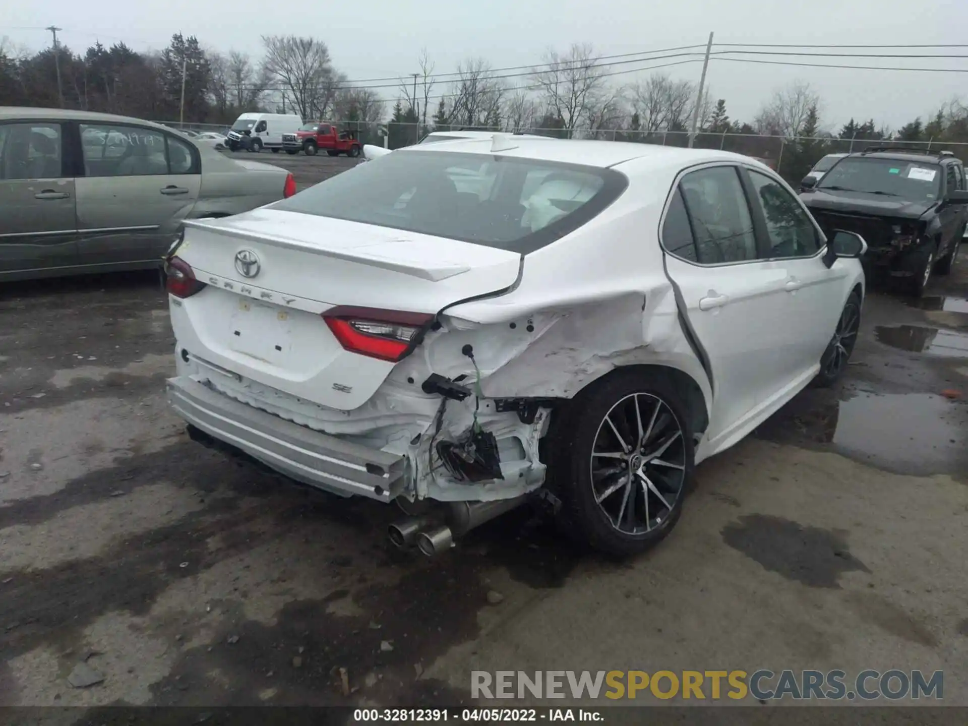 6 Photograph of a damaged car 4T1G11AKXMU570857 TOYOTA CAMRY 2021