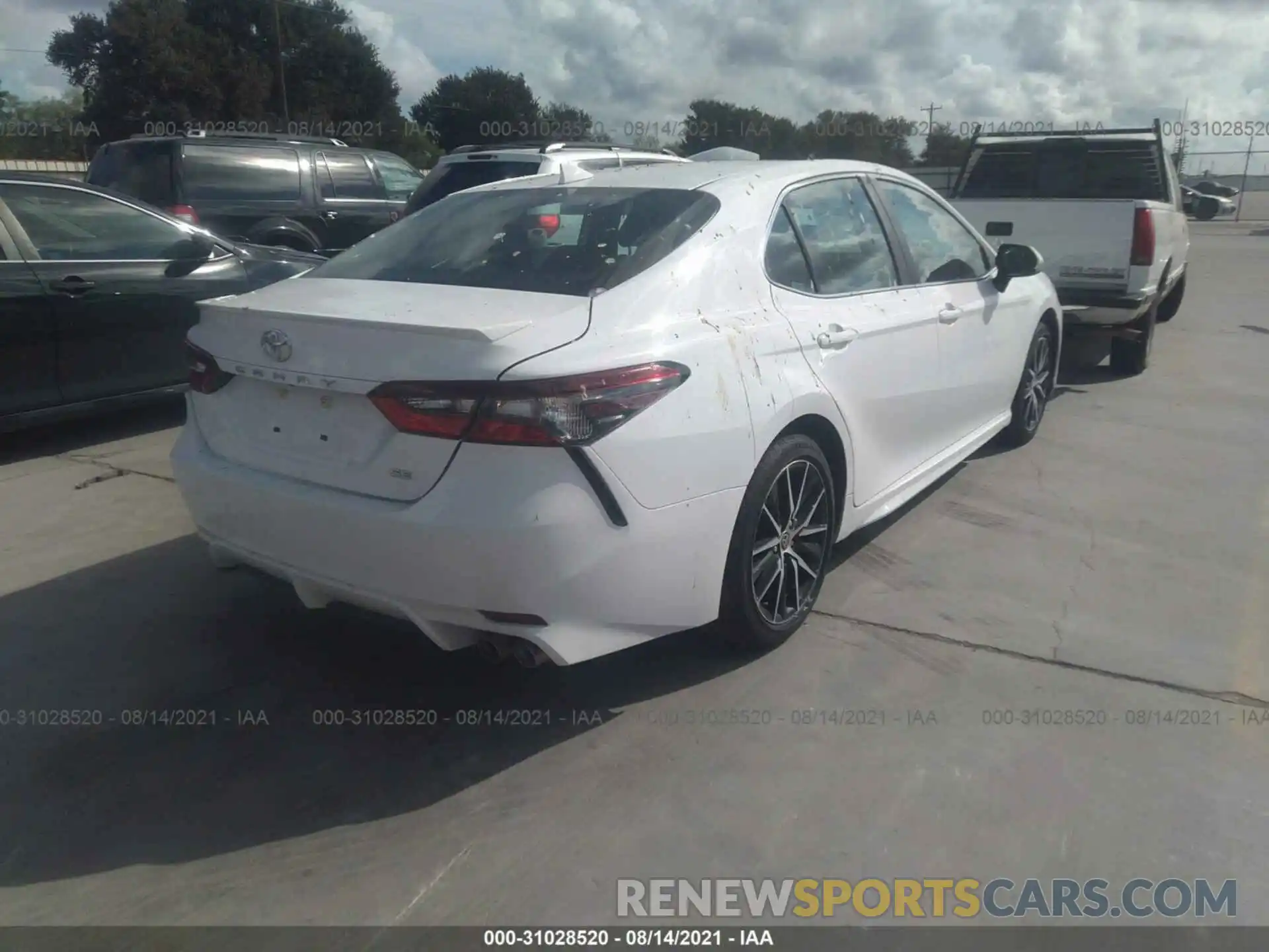 4 Photograph of a damaged car 4T1G11AKXMU574066 TOYOTA CAMRY 2021