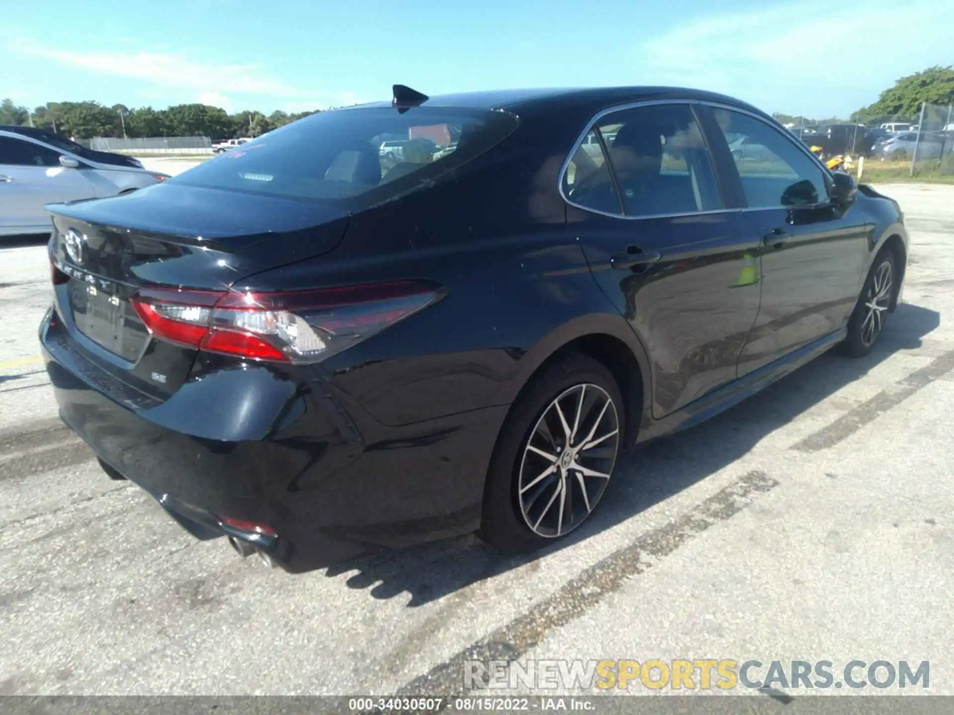 4 Photograph of a damaged car 4T1G11AKXMU585214 TOYOTA CAMRY 2021