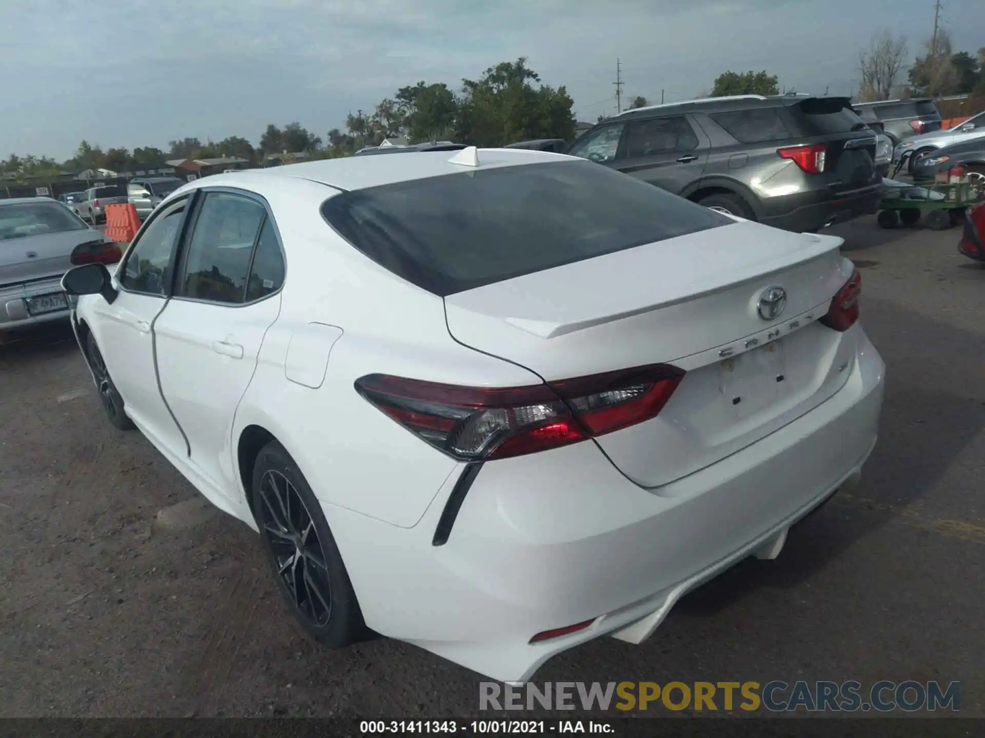 3 Photograph of a damaged car 4T1G11AKXMU585472 TOYOTA CAMRY 2021