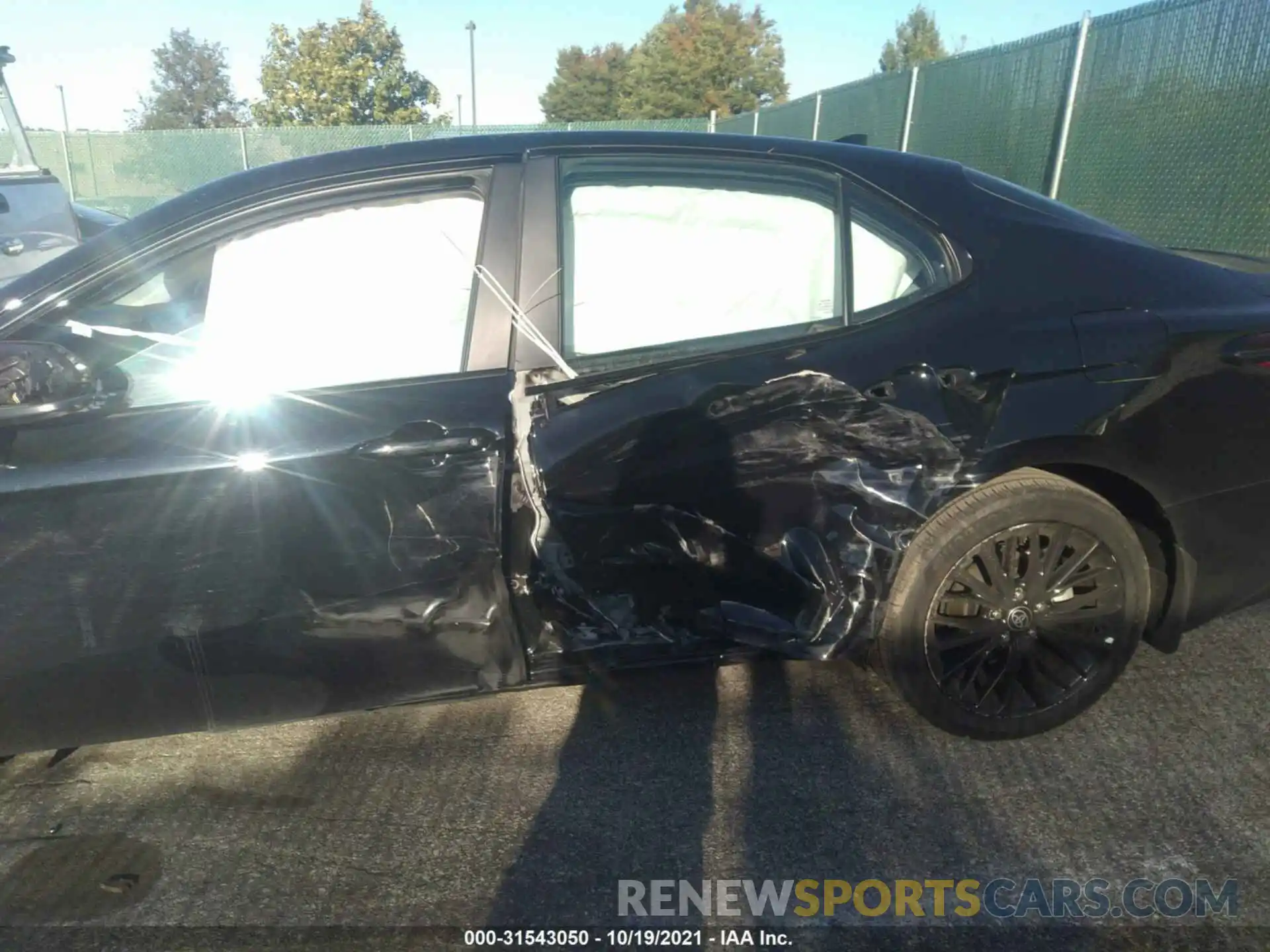 6 Photograph of a damaged car 4T1G11BK0MU033820 TOYOTA CAMRY 2021