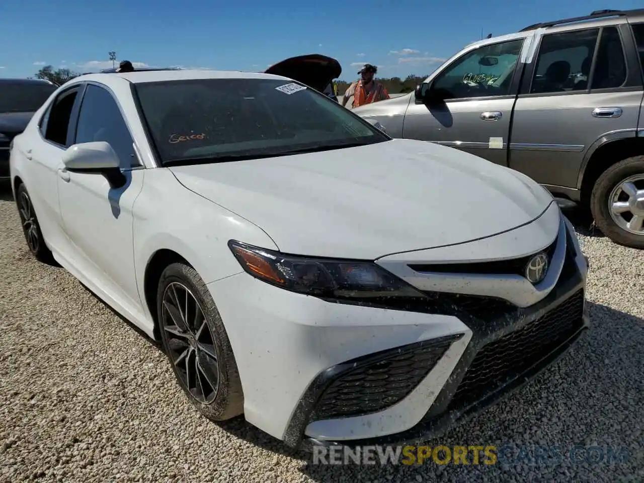 1 Photograph of a damaged car 4T1G11BK1MU027833 TOYOTA CAMRY 2021