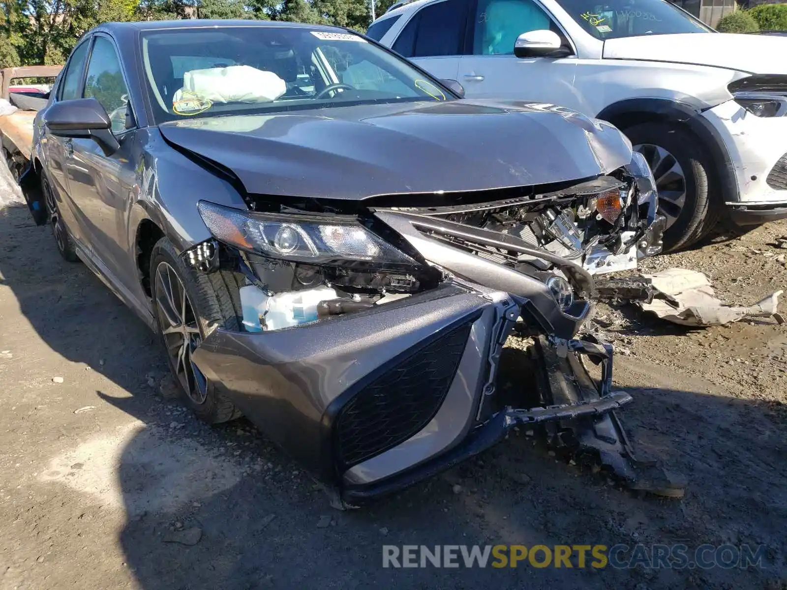 1 Photograph of a damaged car 4T1G11BK5MU022618 TOYOTA CAMRY 2021