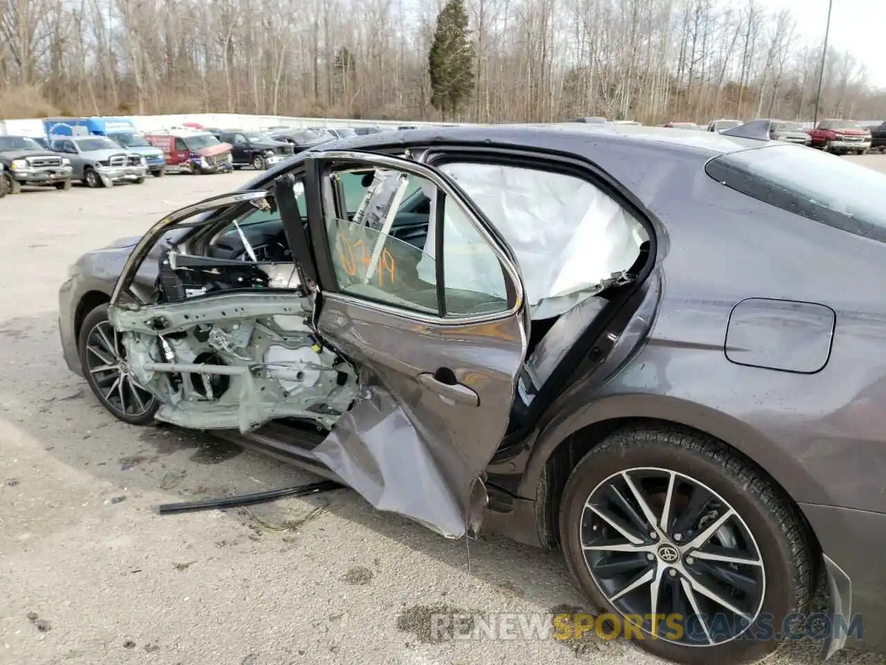 10 Photograph of a damaged car 4T1G11BK5MU035109 TOYOTA CAMRY 2021