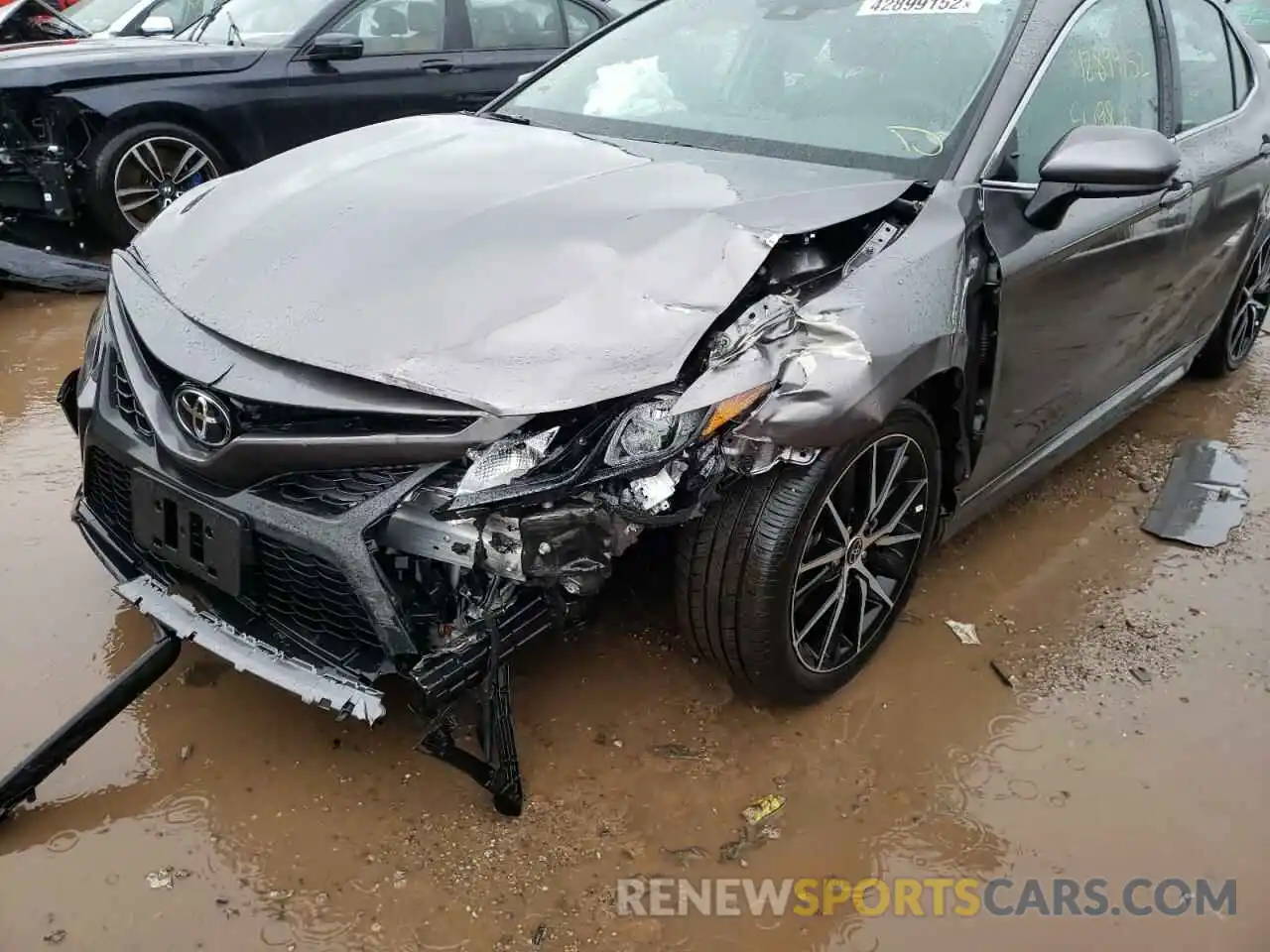 9 Photograph of a damaged car 4T1G11BK7MU037170 TOYOTA CAMRY 2021