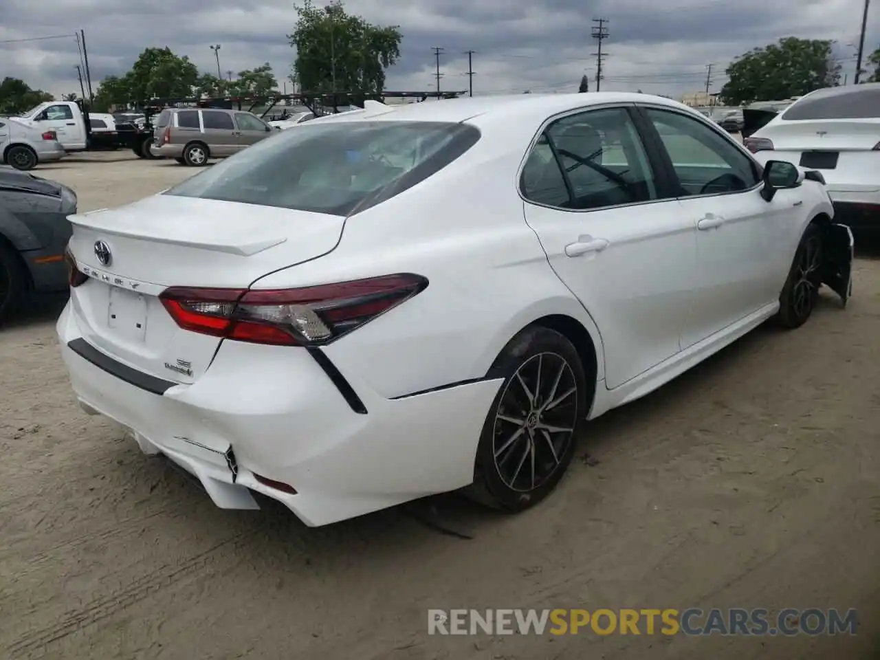 4 Photograph of a damaged car 4T1G31AK0MU553835 TOYOTA CAMRY 2021