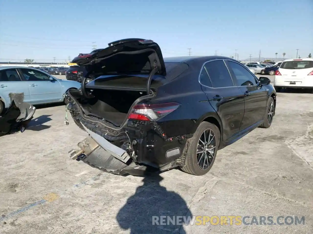 4 Photograph of a damaged car 4T1G31AK0MU557285 TOYOTA CAMRY 2021