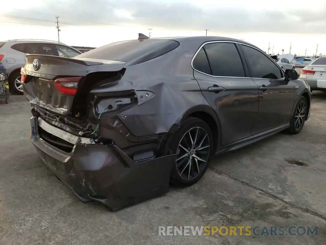 4 Photograph of a damaged car 4T1G31AK1MU549180 TOYOTA CAMRY 2021