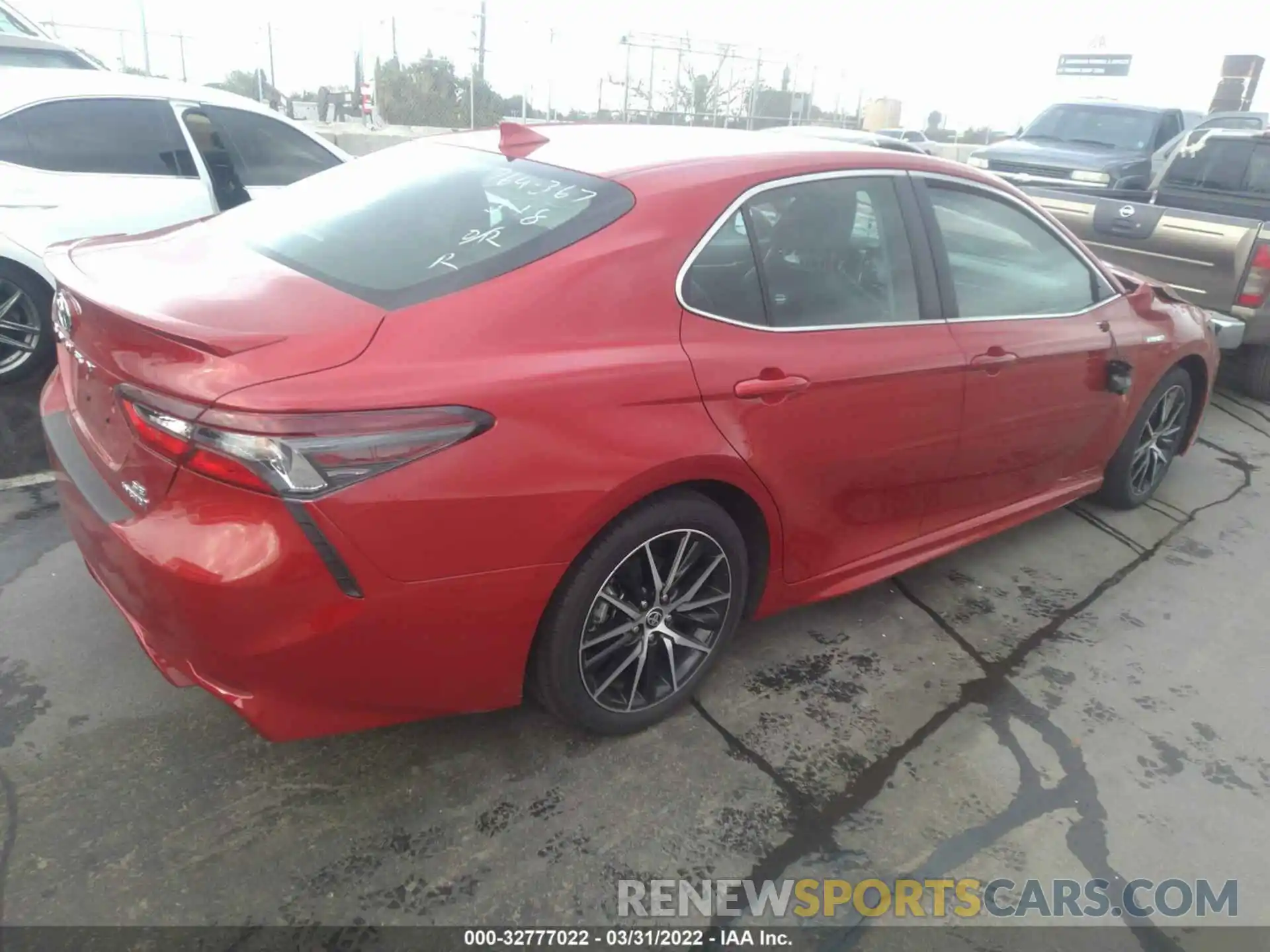 4 Photograph of a damaged car 4T1G31AK2MU030333 TOYOTA CAMRY 2021