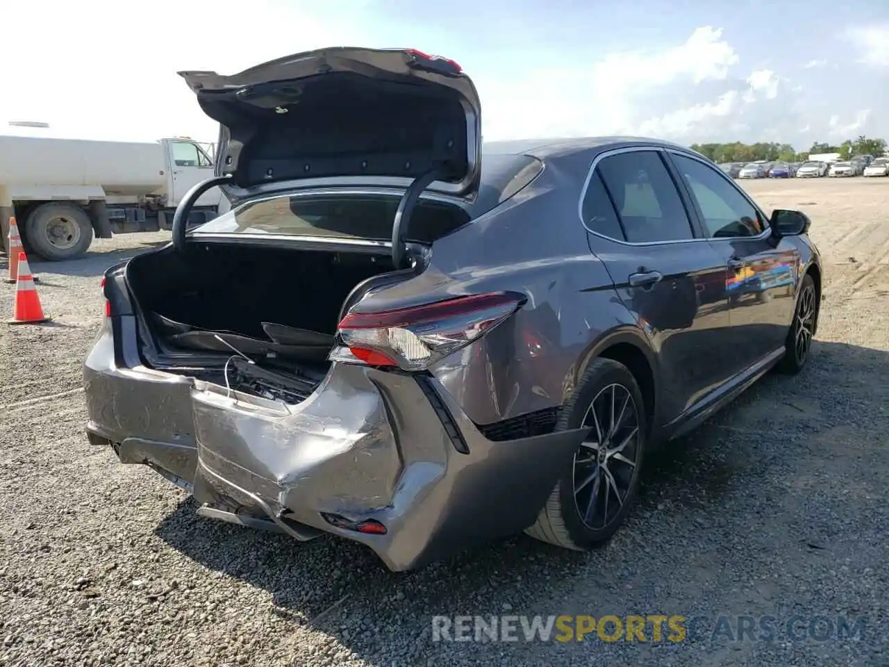 4 Photograph of a damaged car 4T1G31AK2MU558048 TOYOTA CAMRY 2021