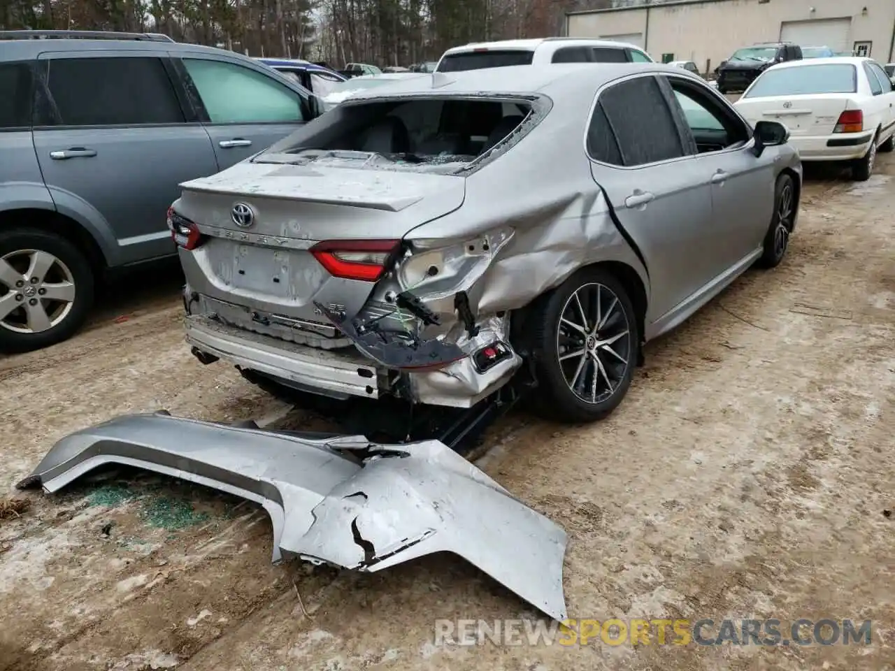 4 Photograph of a damaged car 4T1G31AK3MU569527 TOYOTA CAMRY 2021