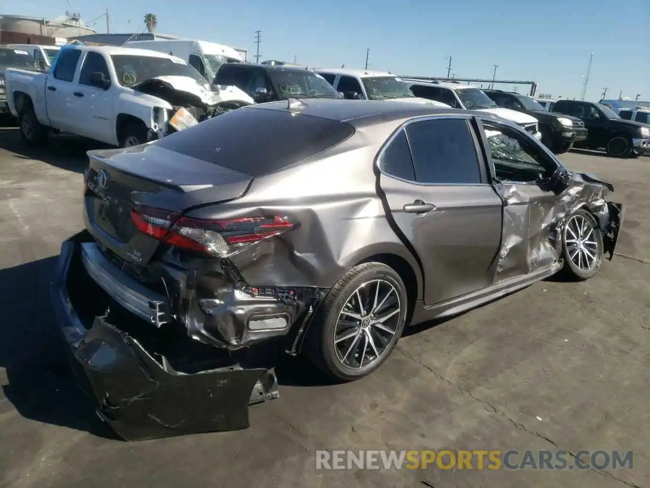 4 Photograph of a damaged car 4T1G31AK6MU556738 TOYOTA CAMRY 2021