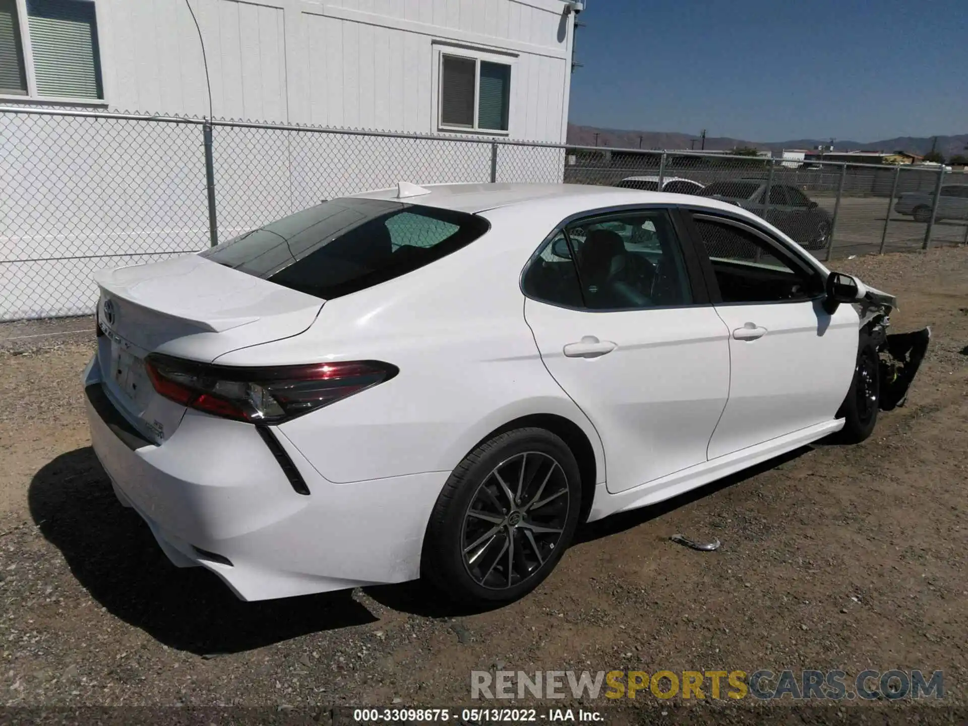 4 Photograph of a damaged car 4T1G31AK7MU552455 TOYOTA CAMRY 2021