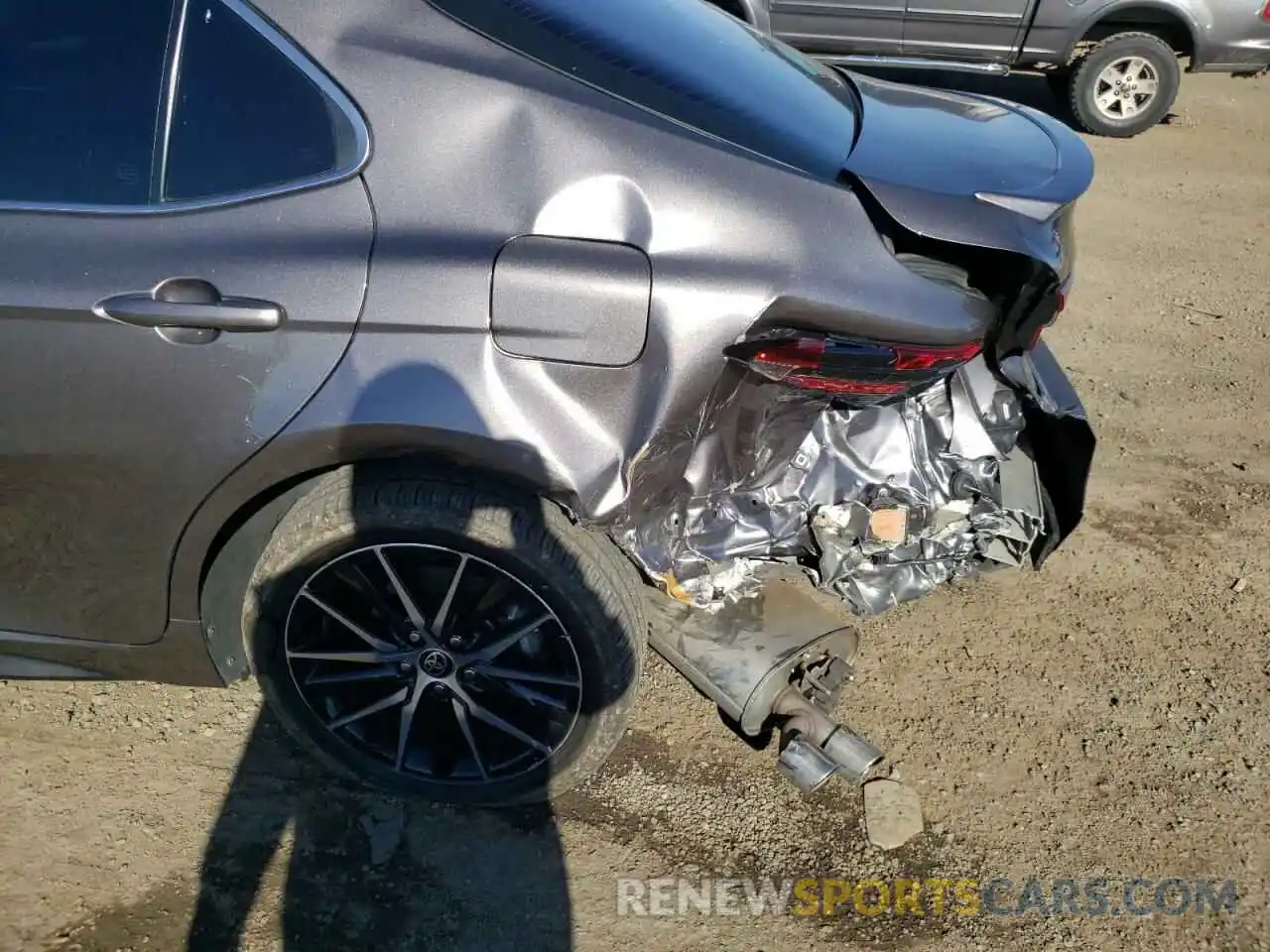 9 Photograph of a damaged car 4T1G31AK7MU558563 TOYOTA CAMRY 2021