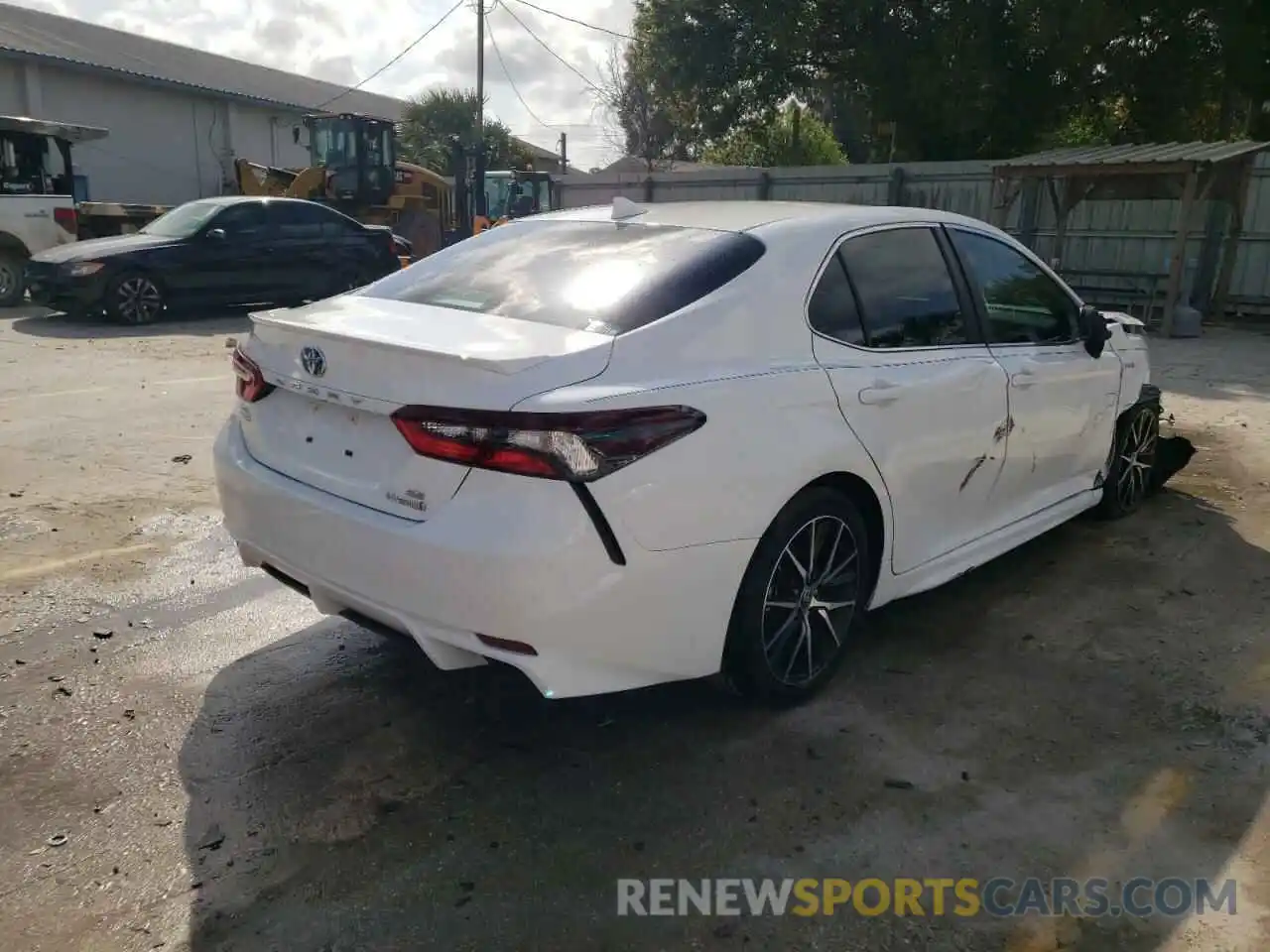 4 Photograph of a damaged car 4T1G31AK7MU563438 TOYOTA CAMRY 2021