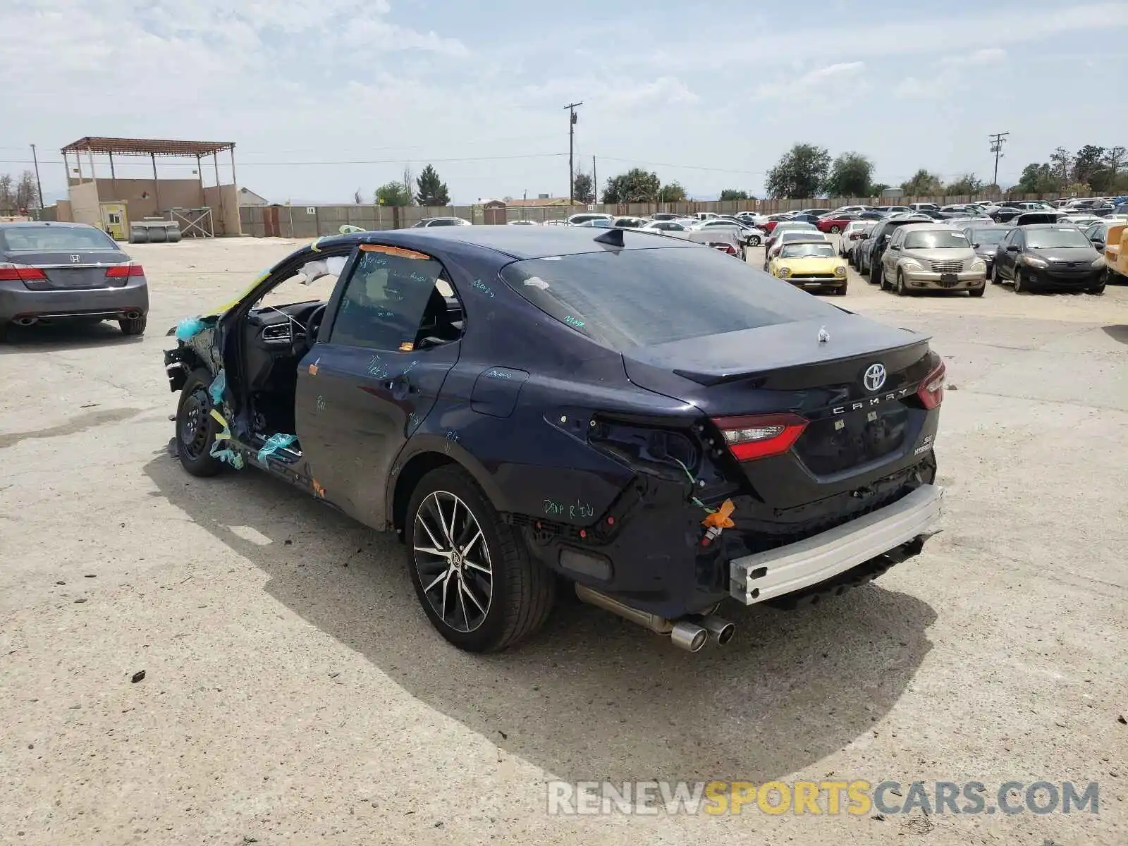 3 Photograph of a damaged car 4T1G31AK8MU552576 TOYOTA CAMRY 2021