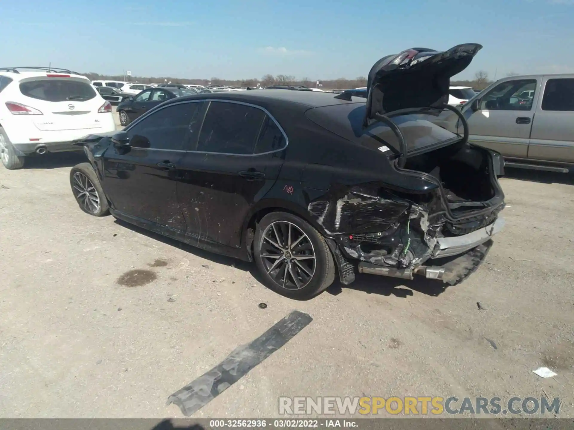 3 Photograph of a damaged car 4T1G31AK8MU556658 TOYOTA CAMRY 2021