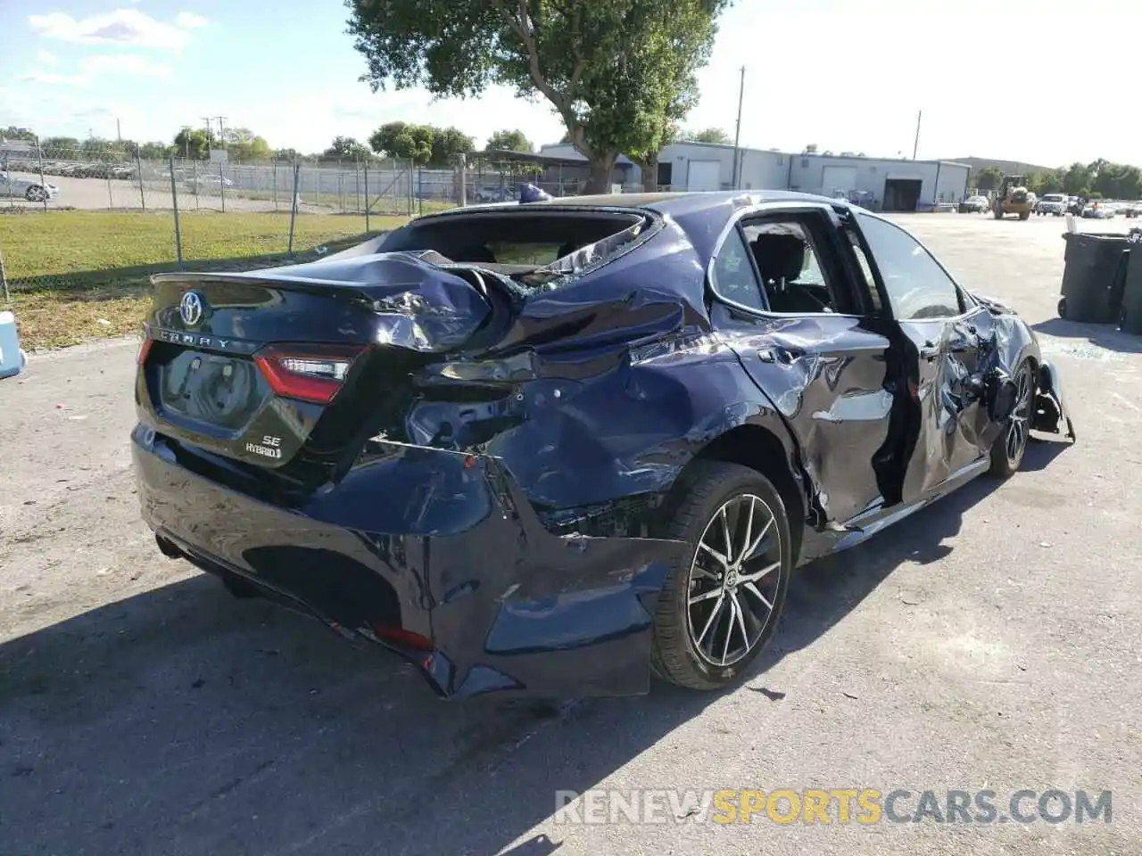 4 Photograph of a damaged car 4T1G31AK8MU560323 TOYOTA CAMRY 2021