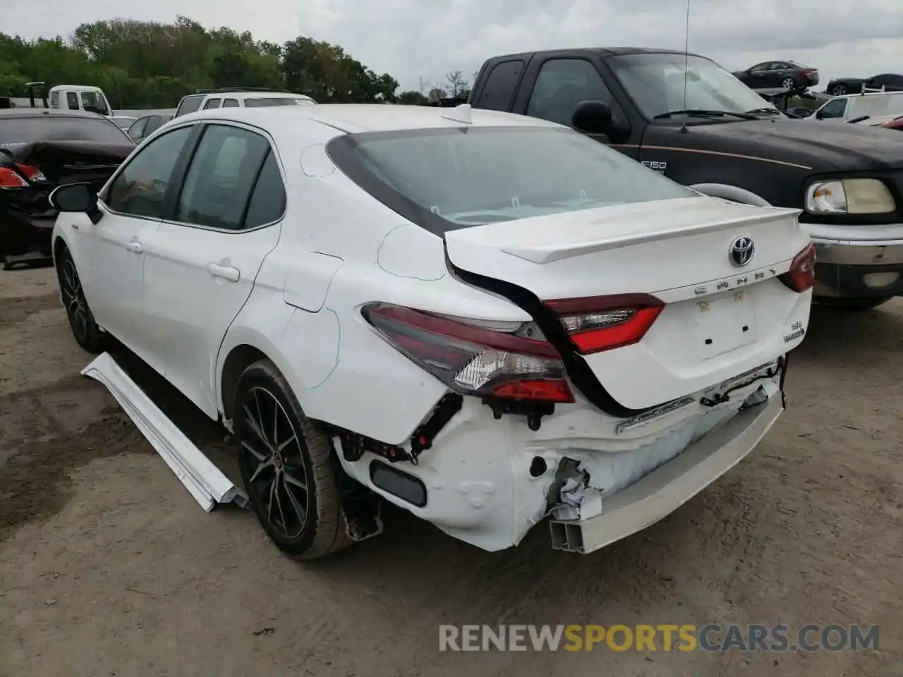 3 Photograph of a damaged car 4T1G31AK8MU562718 TOYOTA CAMRY 2021