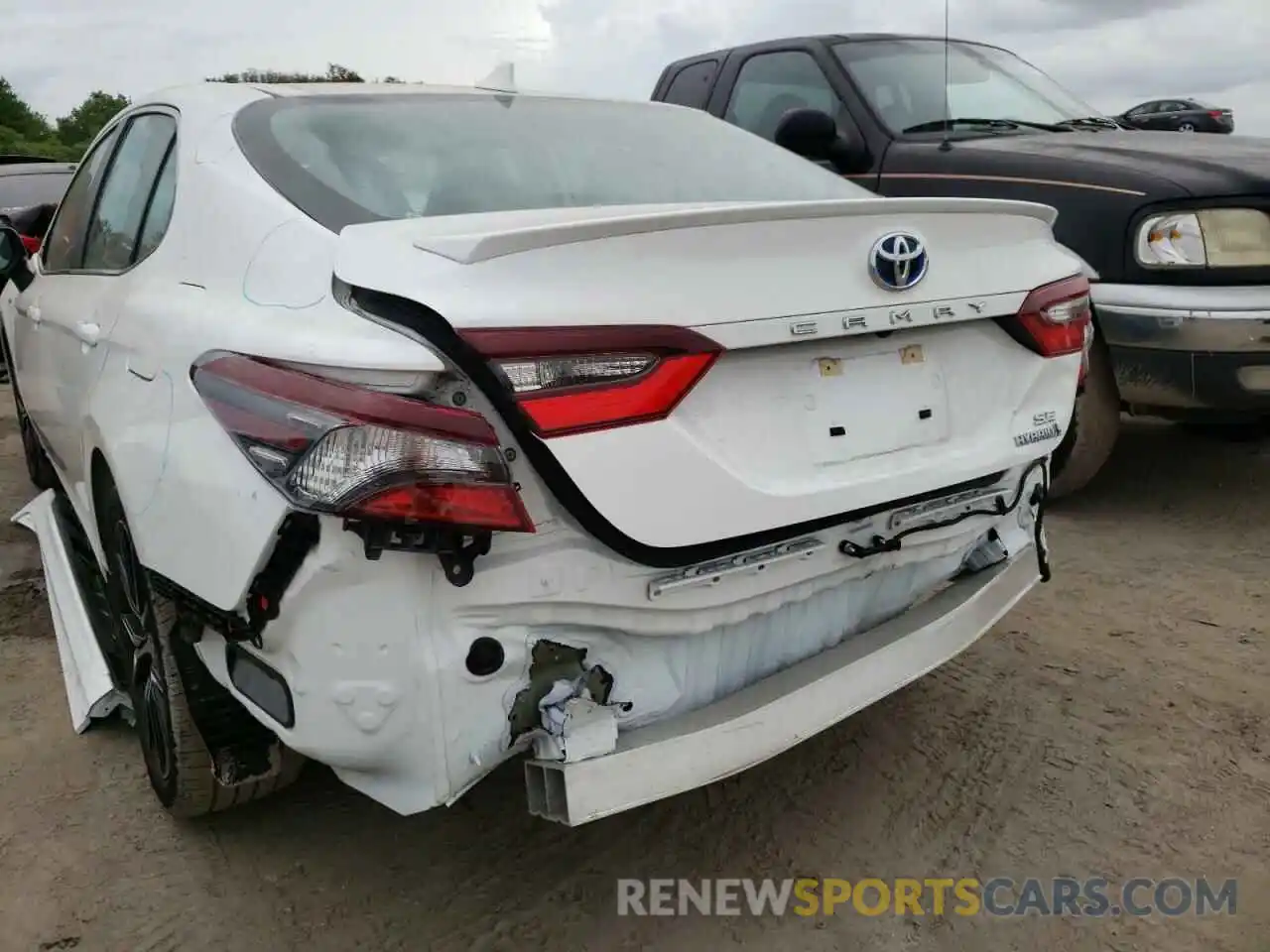 9 Photograph of a damaged car 4T1G31AK8MU562718 TOYOTA CAMRY 2021