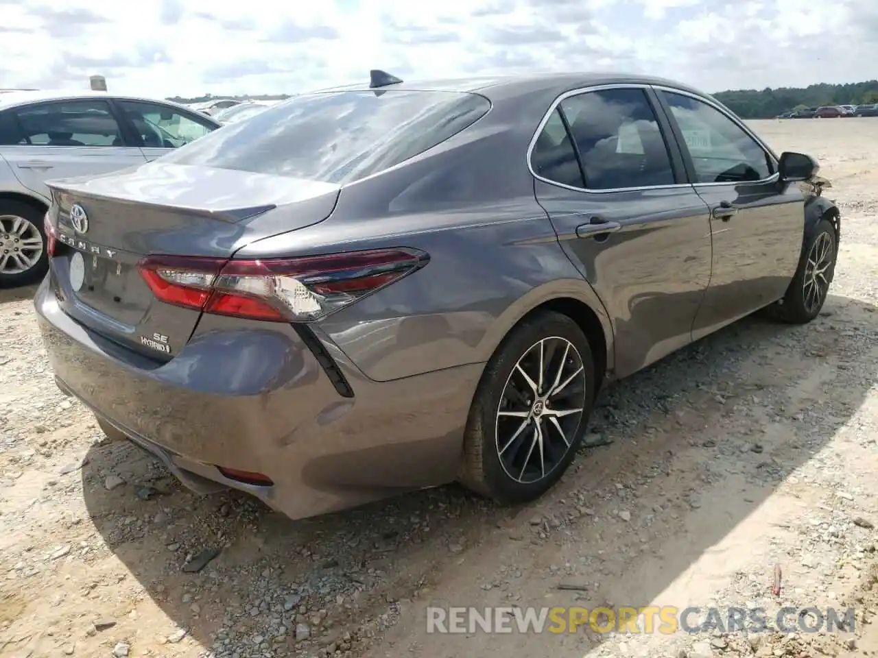 4 Photograph of a damaged car 4T1G31AK9MU551095 TOYOTA CAMRY 2021