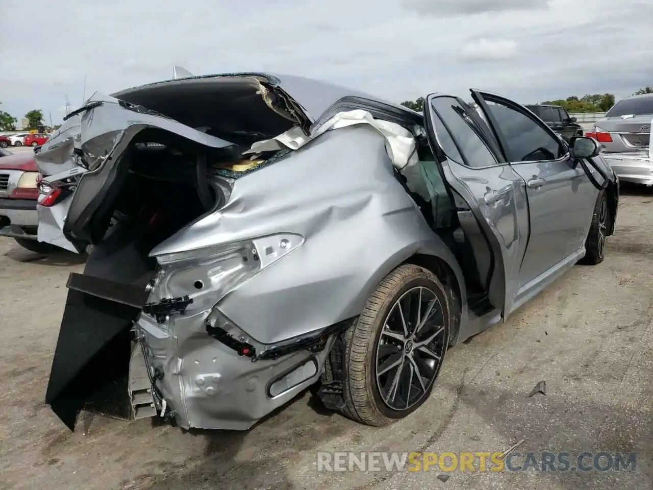 4 Photograph of a damaged car 4T1G31AK9MU554370 TOYOTA CAMRY 2021