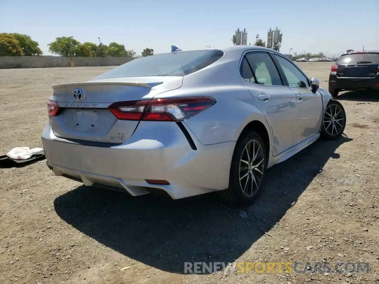 4 Photograph of a damaged car 4T1G31AK9MU558192 TOYOTA CAMRY 2021