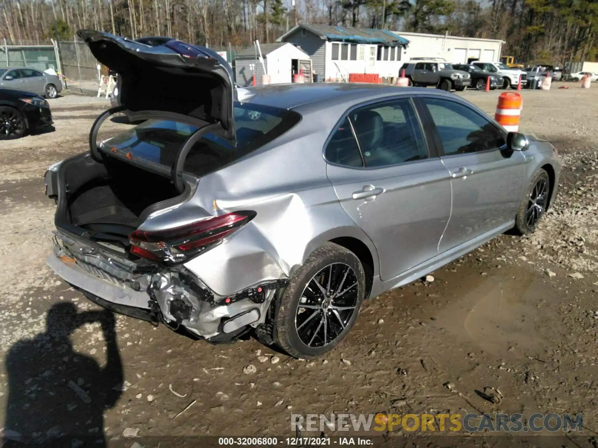 4 Photograph of a damaged car 4T1G31AKXMU552739 TOYOTA CAMRY 2021