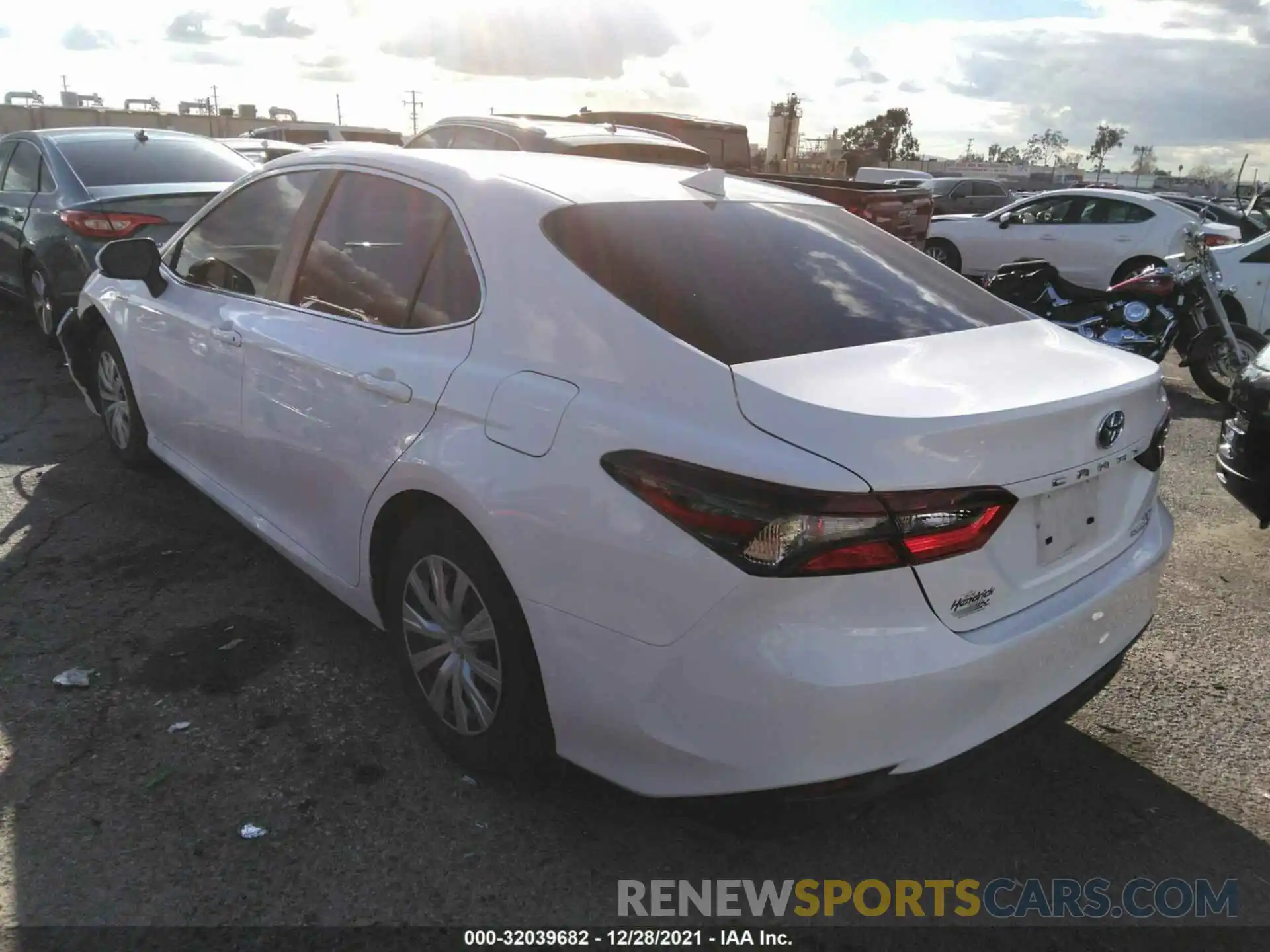 3 Photograph of a damaged car 4T1H31AK2MU560502 TOYOTA CAMRY 2021