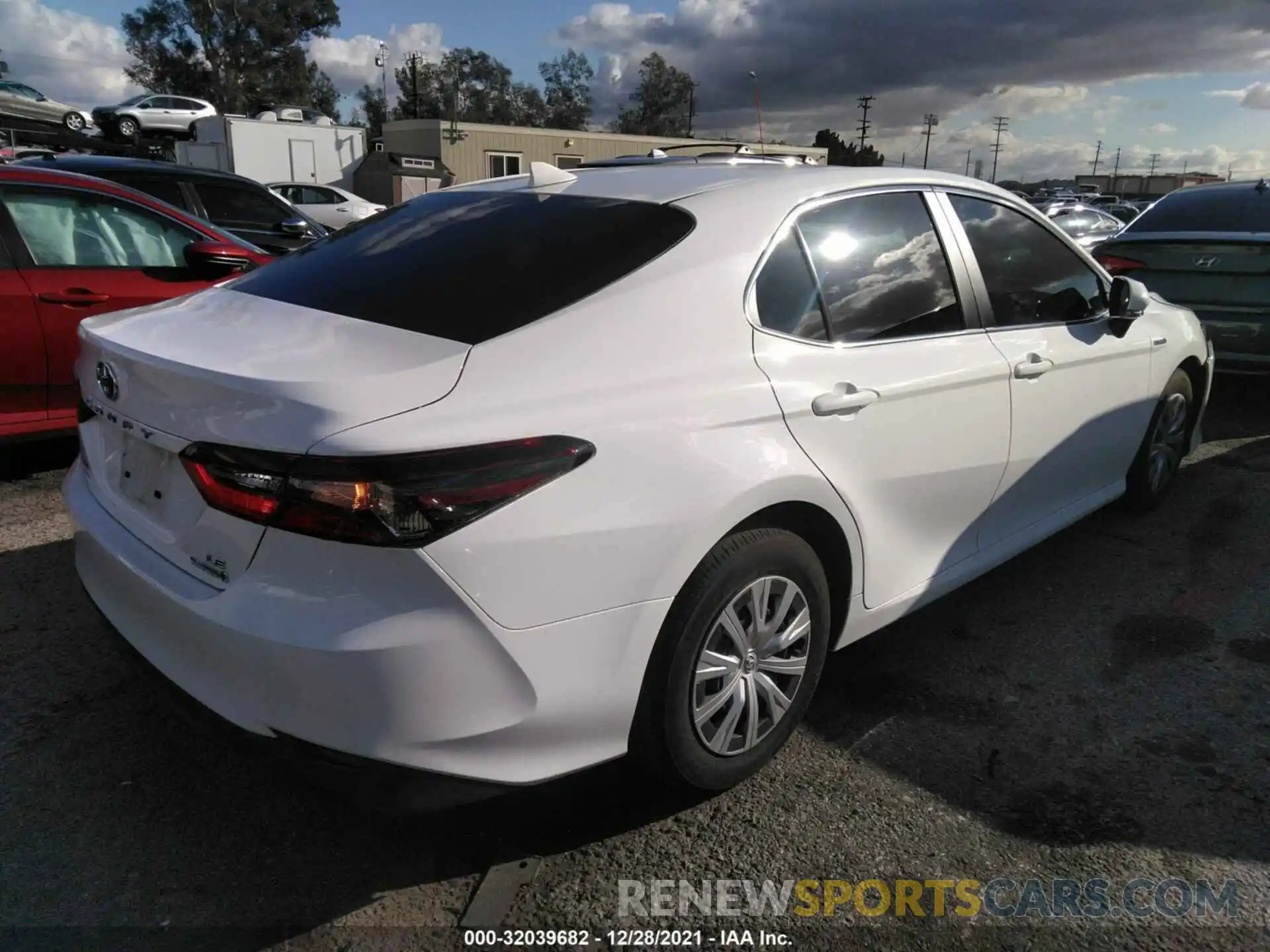 4 Photograph of a damaged car 4T1H31AK2MU560502 TOYOTA CAMRY 2021