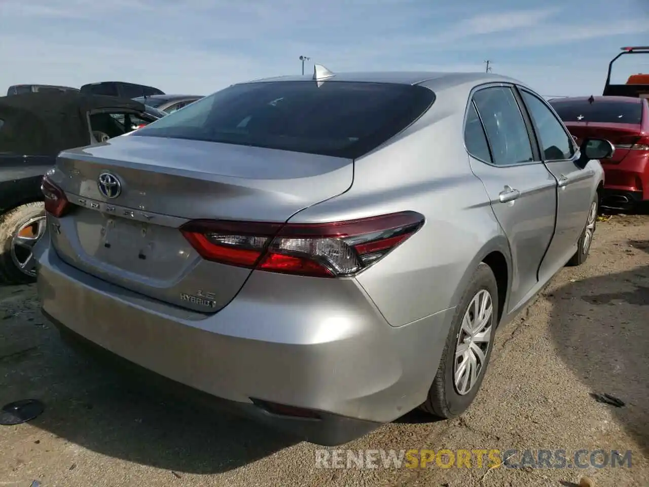 4 Photograph of a damaged car 4T1H31AKXMU552471 TOYOTA CAMRY 2021