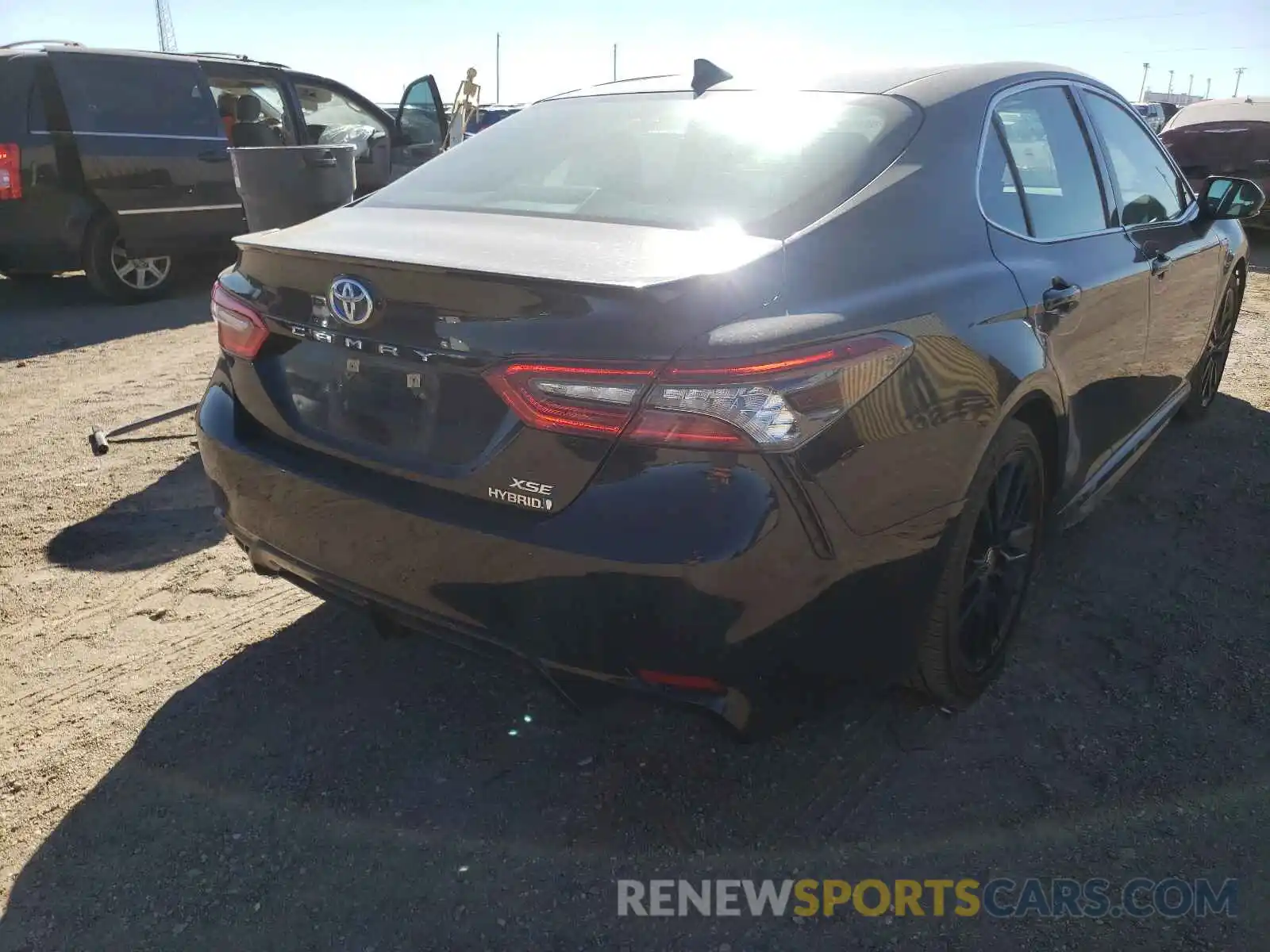 4 Photograph of a damaged car 4T1K31AK1MU024534 TOYOTA CAMRY 2021