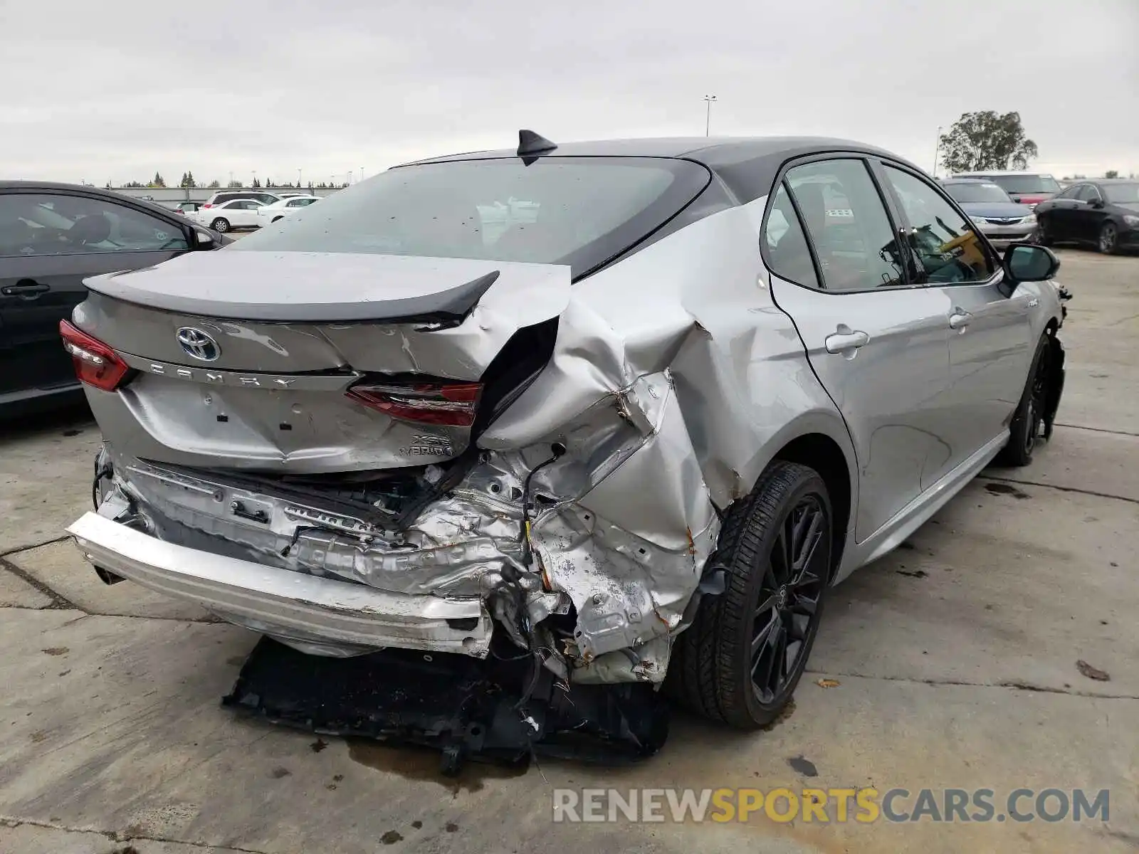 4 Photograph of a damaged car 4T1K31AK1MU025604 TOYOTA CAMRY 2021