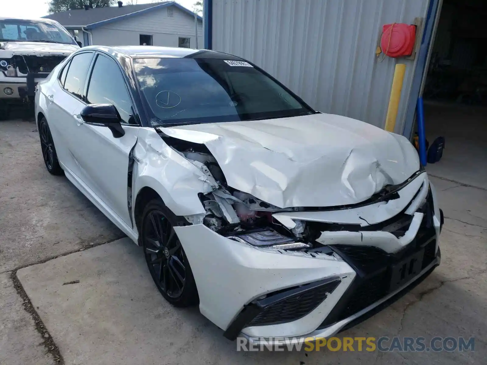 1 Photograph of a damaged car 4T1K31AK2MU021674 TOYOTA CAMRY 2021