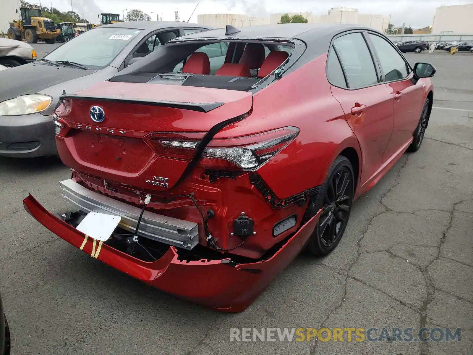 4 Photograph of a damaged car 4T1K31AK2MU031900 TOYOTA CAMRY 2021