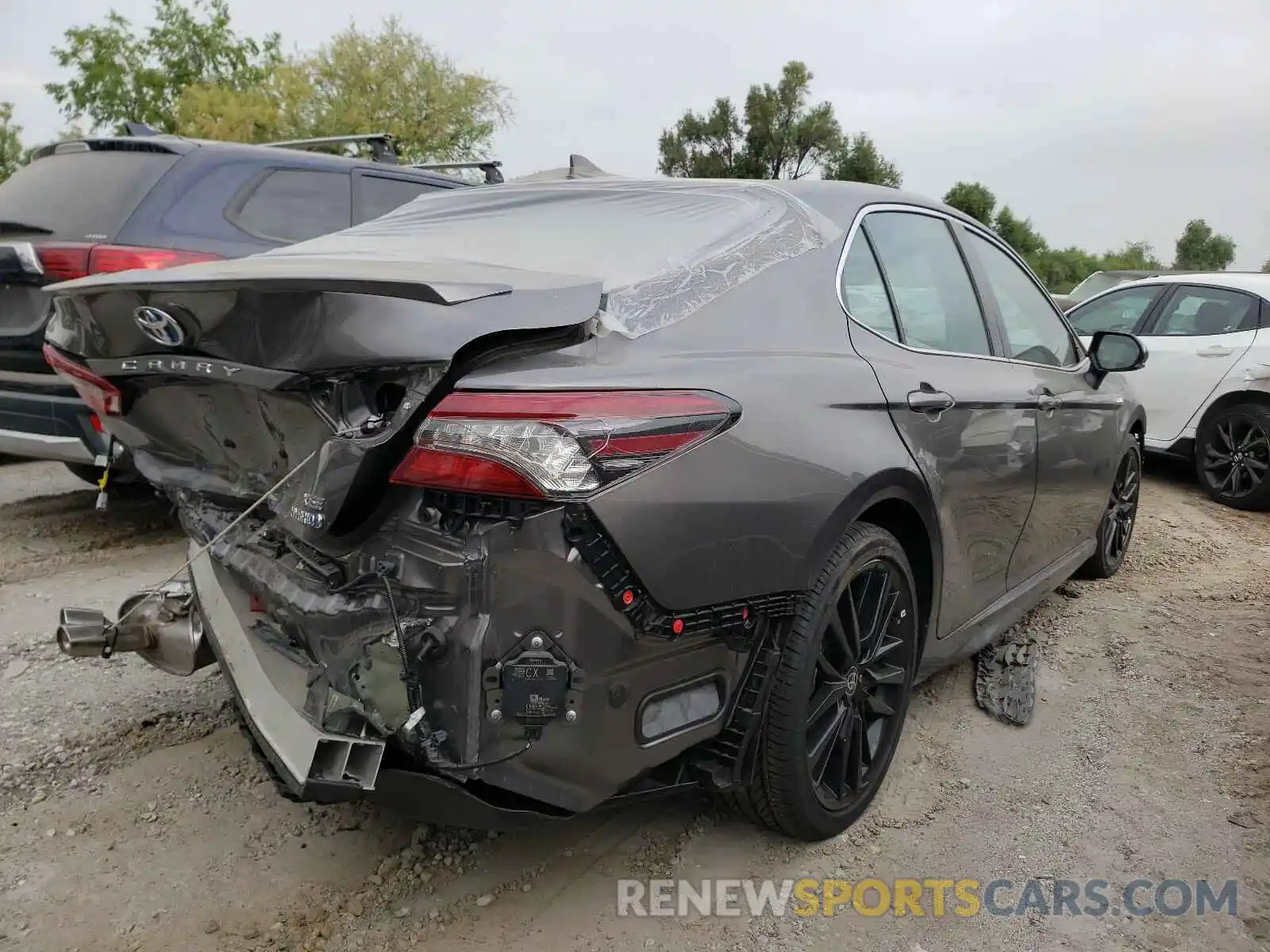 4 Photograph of a damaged car 4T1K31AK2MU551160 TOYOTA CAMRY 2021