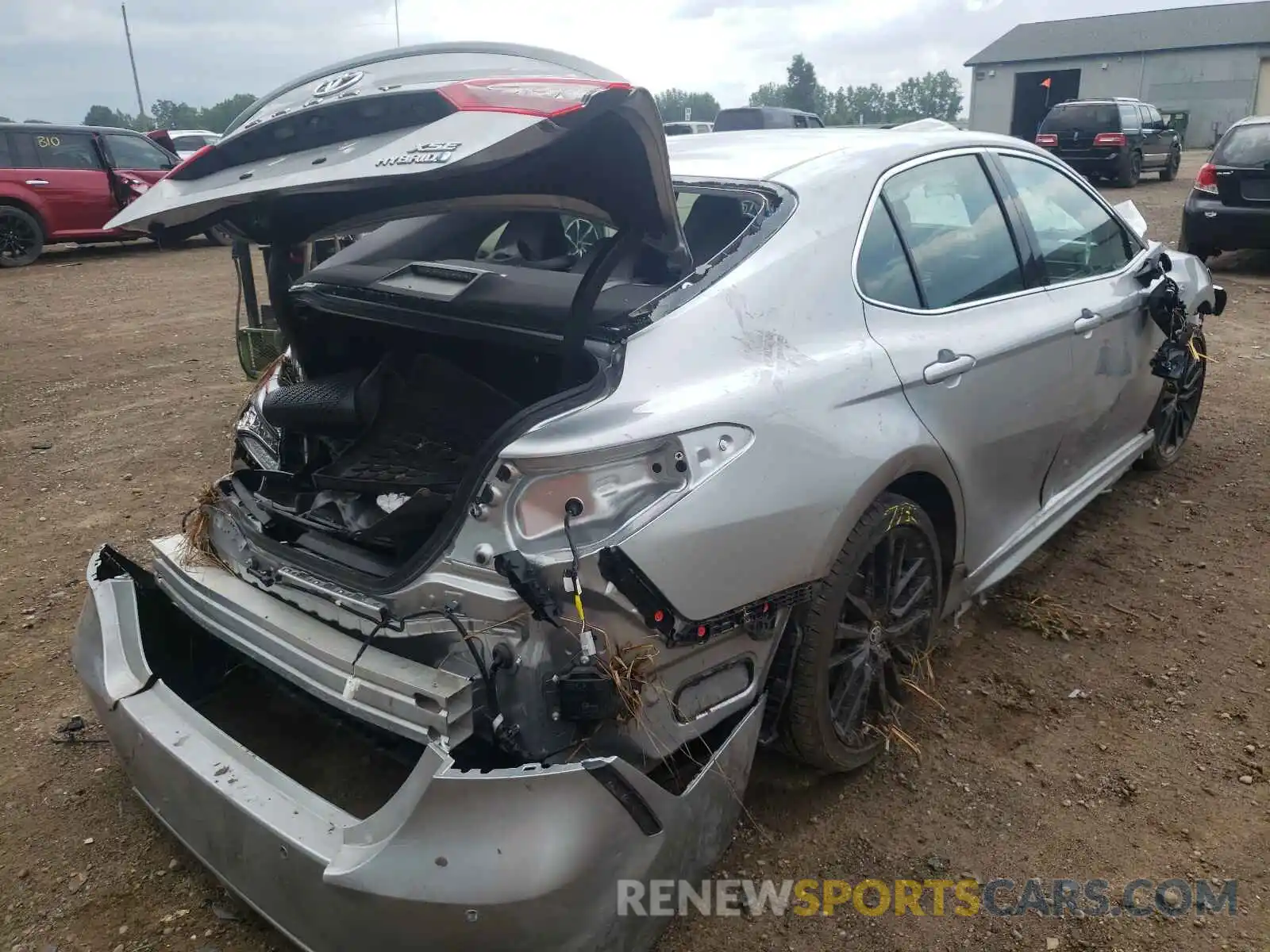 4 Photograph of a damaged car 4T1K31AK3MU550499 TOYOTA CAMRY 2021