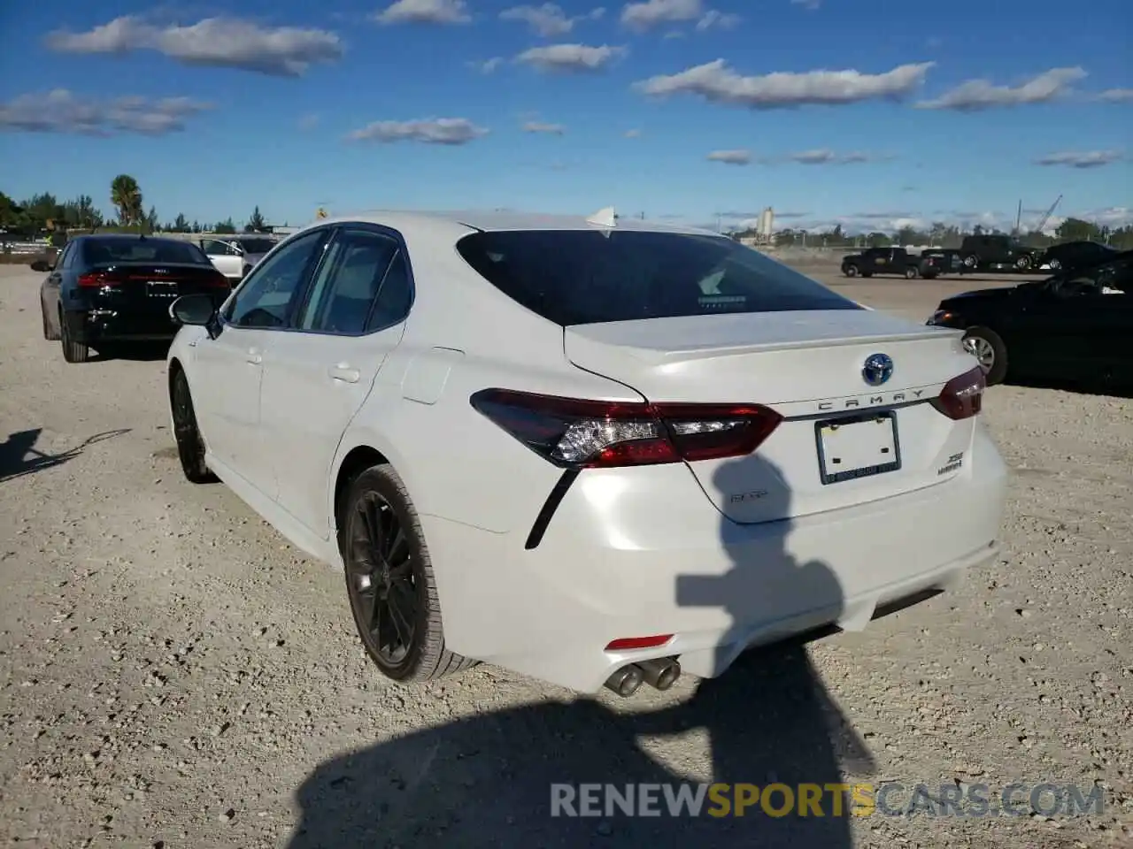 3 Photograph of a damaged car 4T1K31AK3MU567285 TOYOTA CAMRY 2021