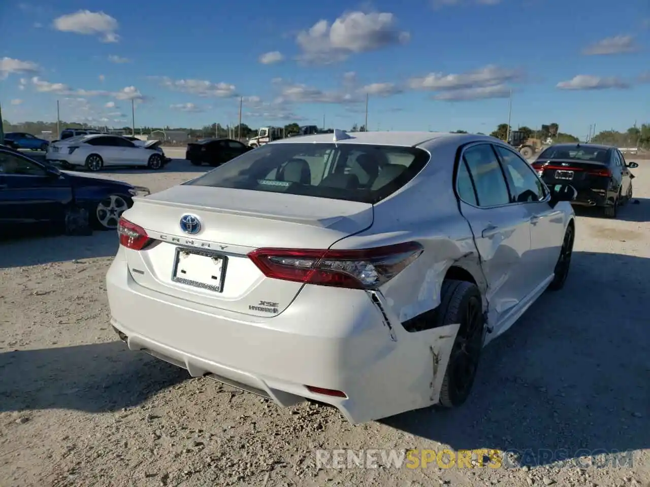 4 Photograph of a damaged car 4T1K31AK3MU567285 TOYOTA CAMRY 2021