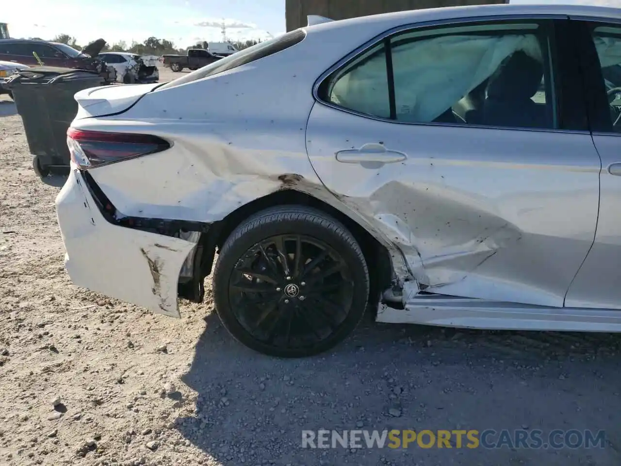 9 Photograph of a damaged car 4T1K31AK3MU567285 TOYOTA CAMRY 2021